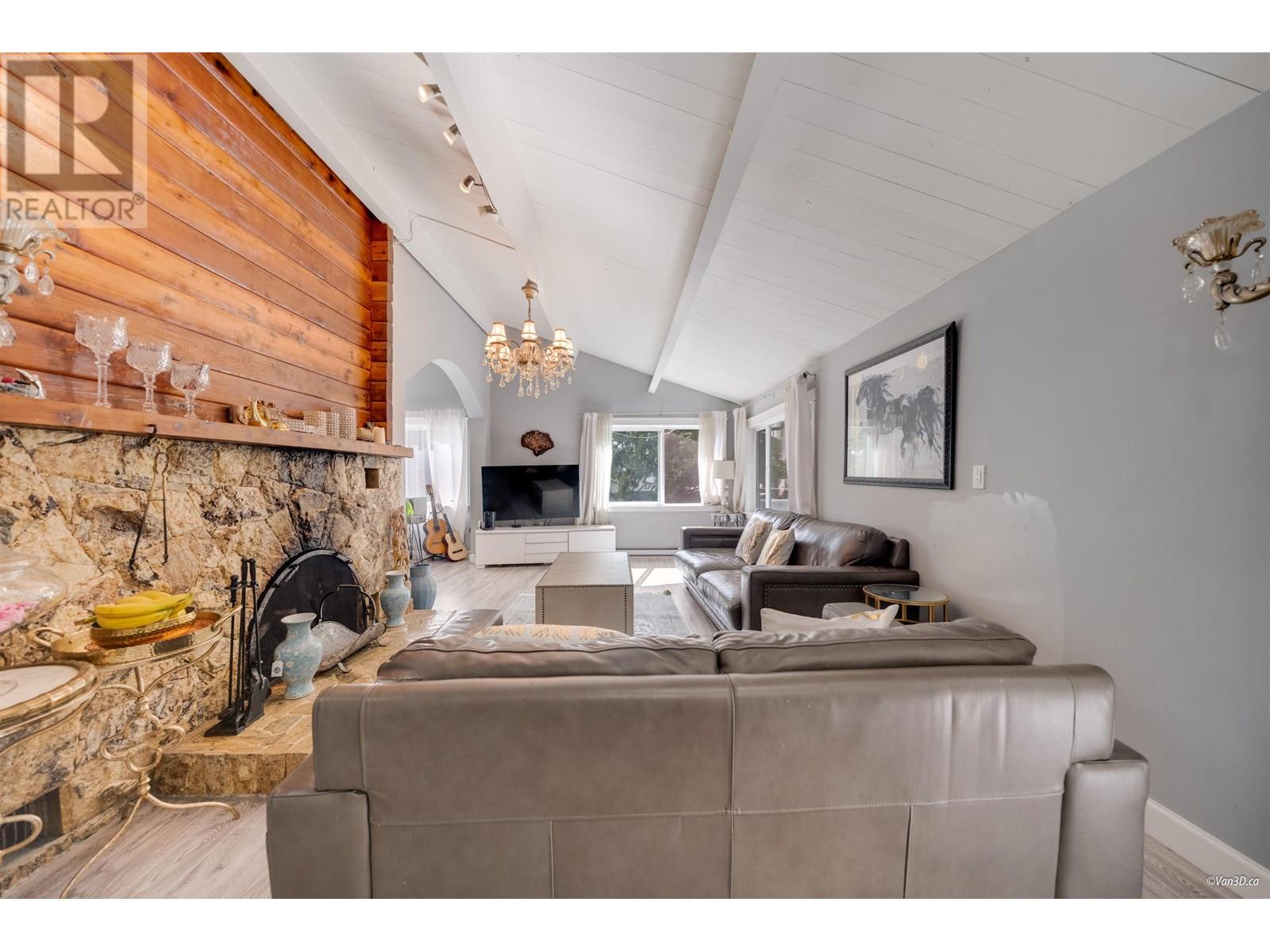 3870 Emerald Drive, North Vancouver, British Columbia  V7R 3B8 - Photo 8 - R3015110