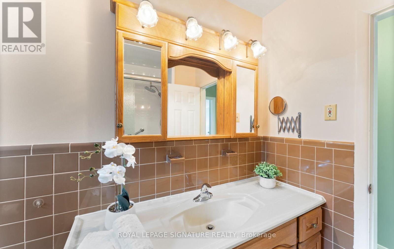 92 Inverdon Road, Toronto, Ontario  M9C 4M1 - Photo 26 - W12217579