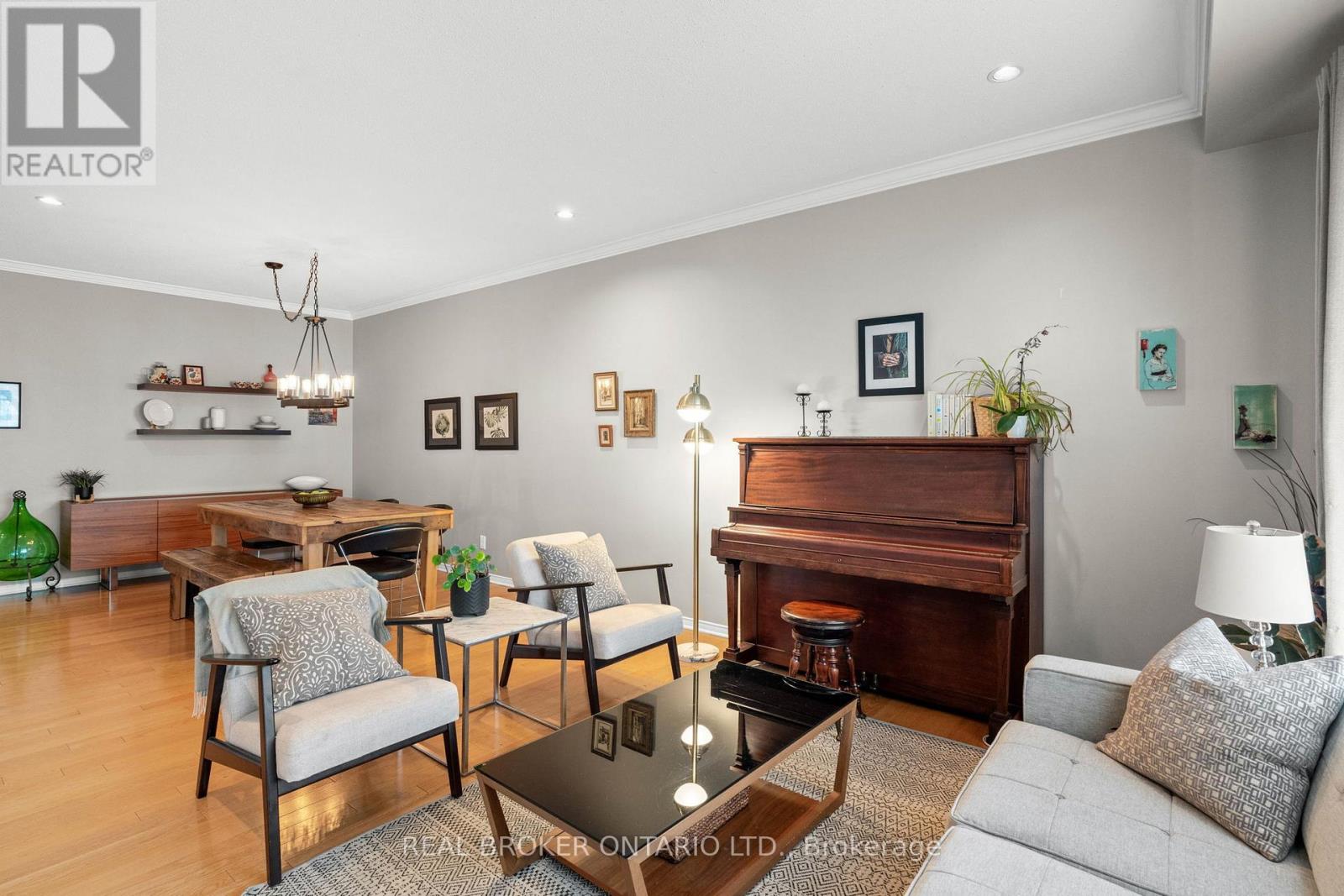 135 Rocky Hill Drive, Ottawa, Ontario  K2G 7B2 - Photo 4 - X12210526