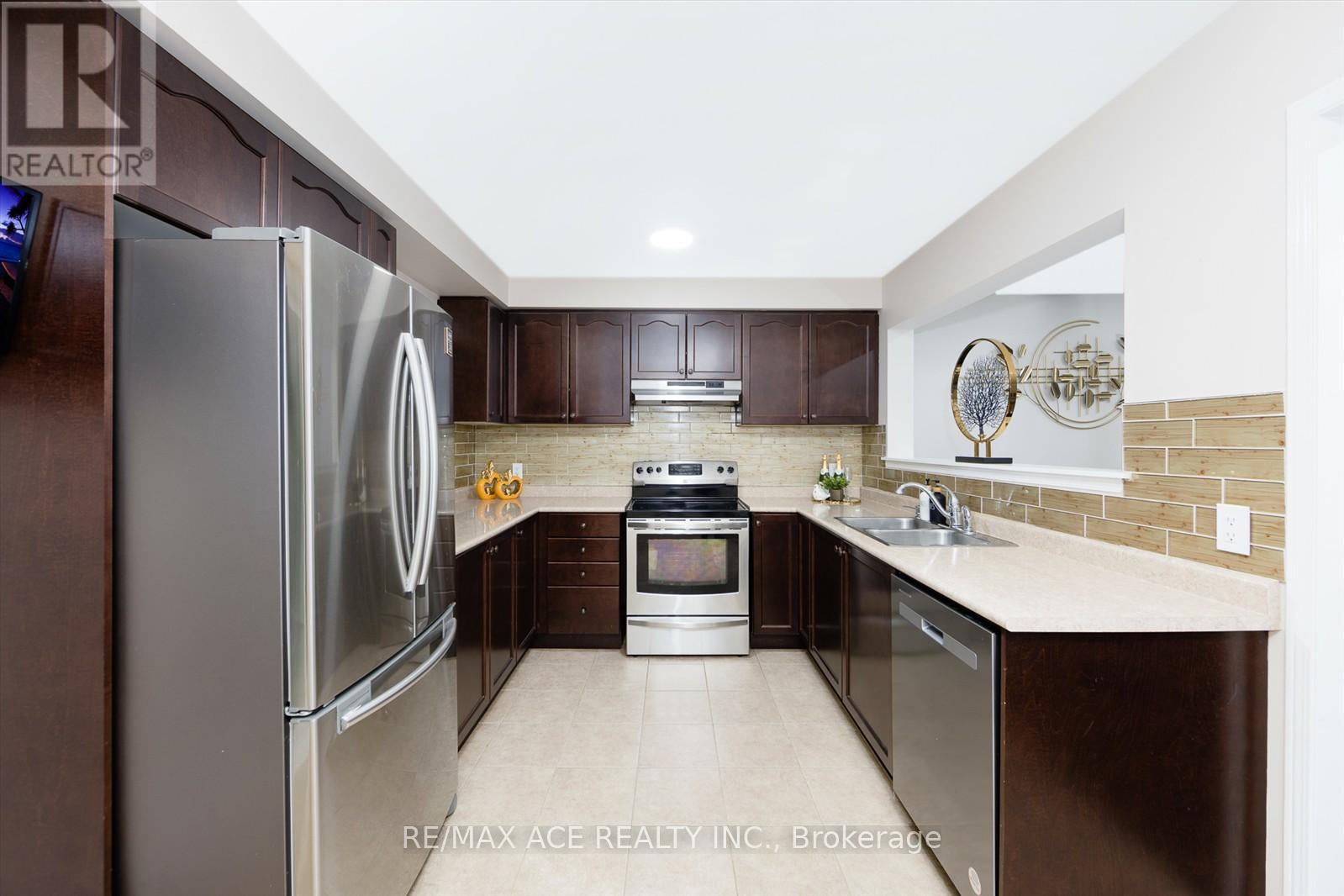 120 Rutherford Road, Bradford West Gwillimbury (Bradford), Ontario  L3Z 0P6 - Photo 10 - N12217630