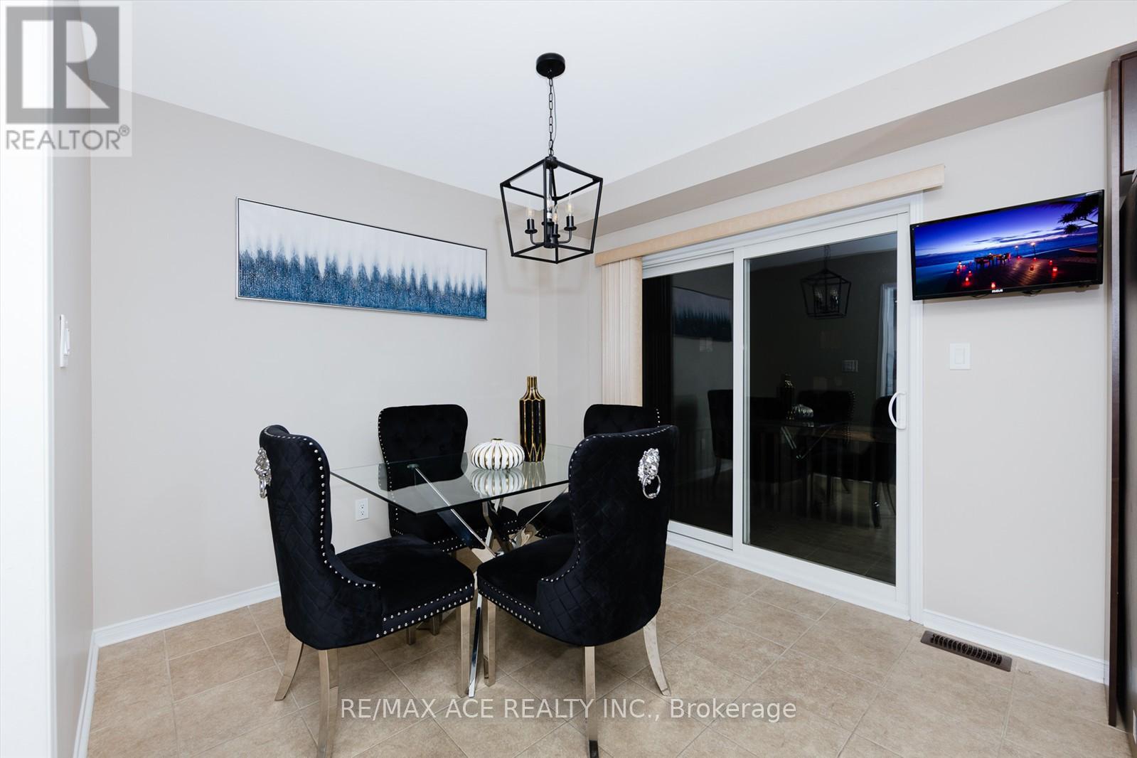 120 Rutherford Road, Bradford West Gwillimbury (Bradford), Ontario  L3Z 0P6 - Photo 11 - N12217630