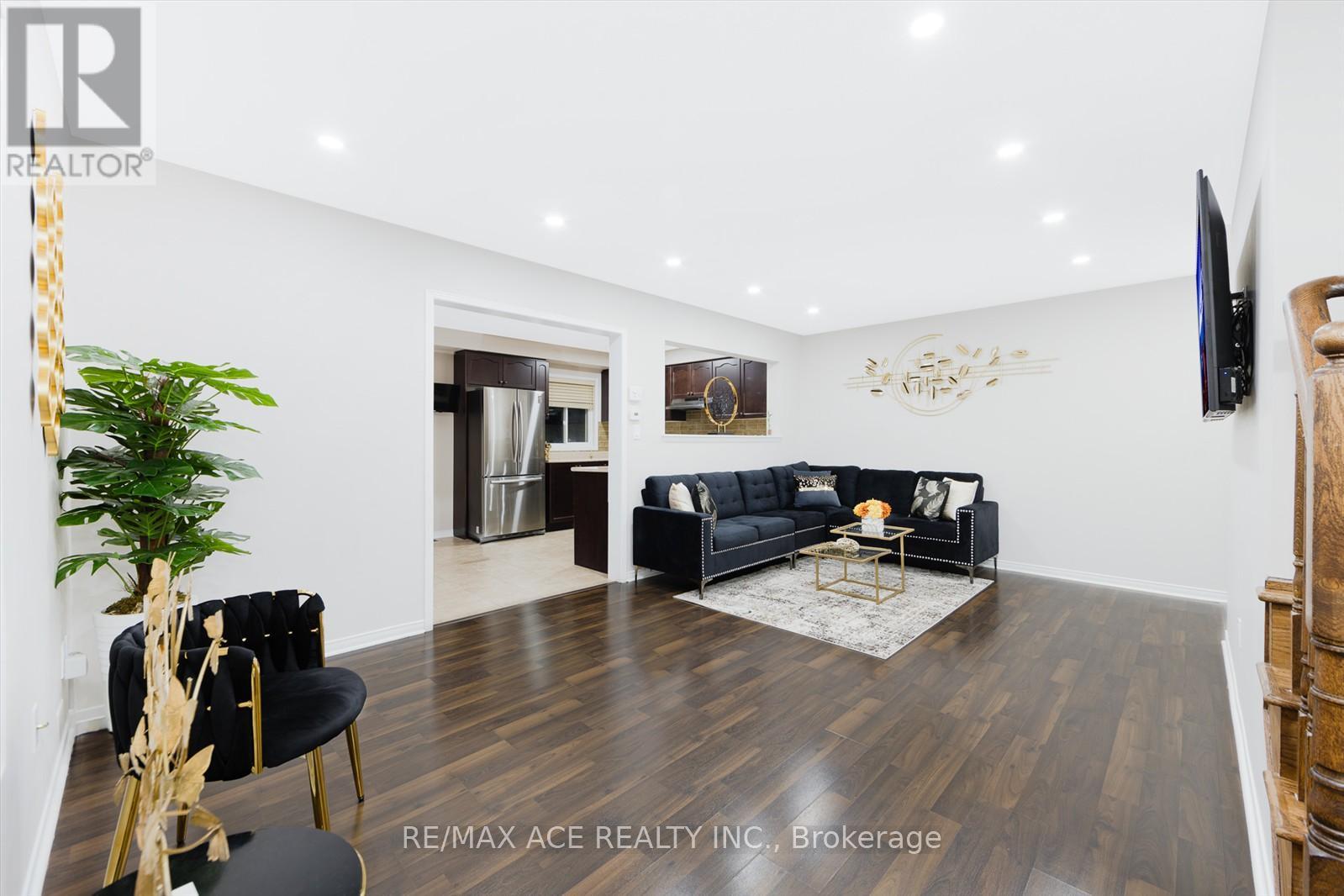 120 Rutherford Road, Bradford West Gwillimbury (Bradford), Ontario  L3Z 0P6 - Photo 6 - N12217630