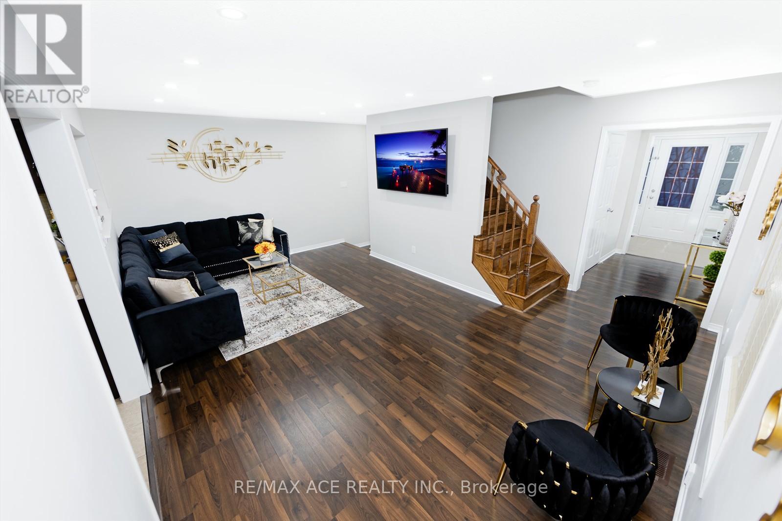 120 Rutherford Road, Bradford West Gwillimbury (Bradford), Ontario  L3Z 0P6 - Photo 9 - N12217630