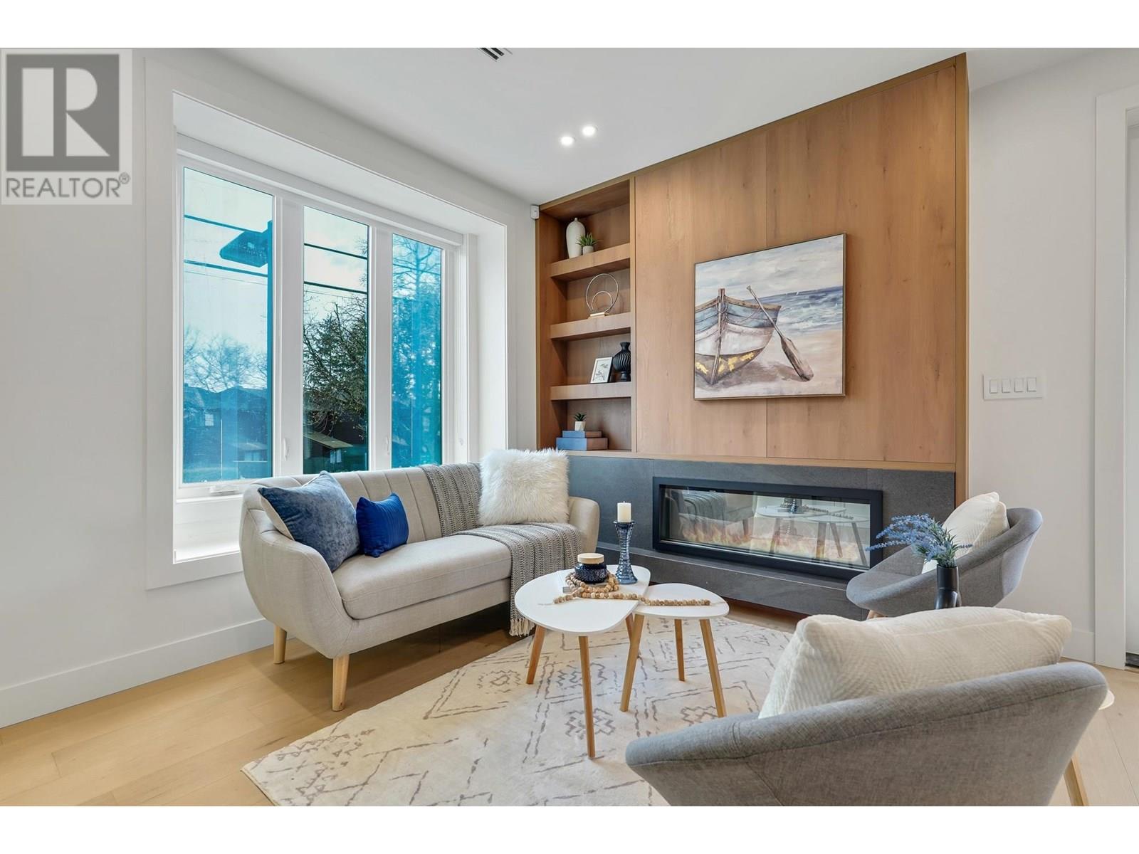 3483 ADANAC STREET, vancouver, British Columbia V5K4P4