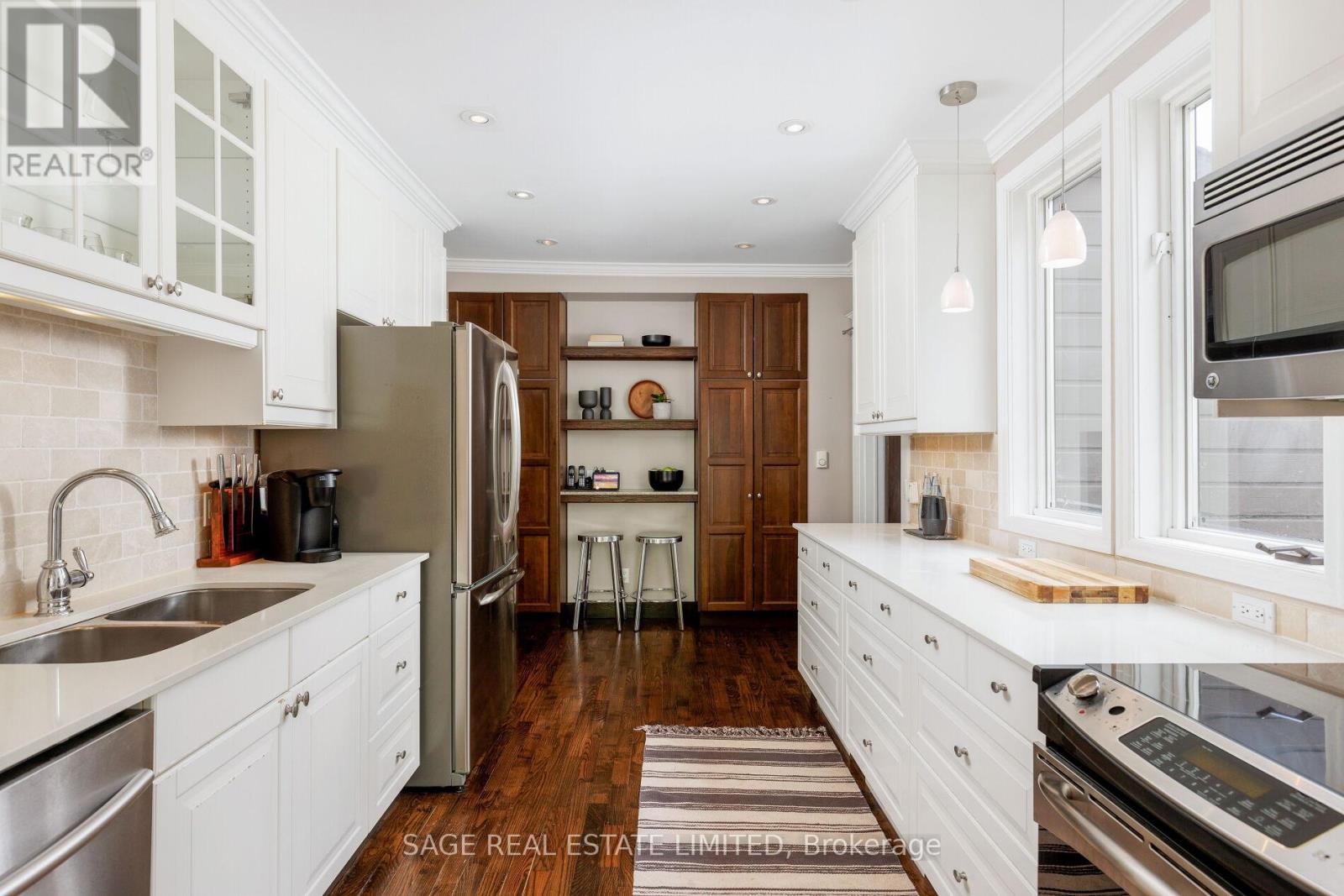201 Sutherland Drive, Toronto (Leaside), Ontario  M4G 1J1 - Photo 16 - C12217525