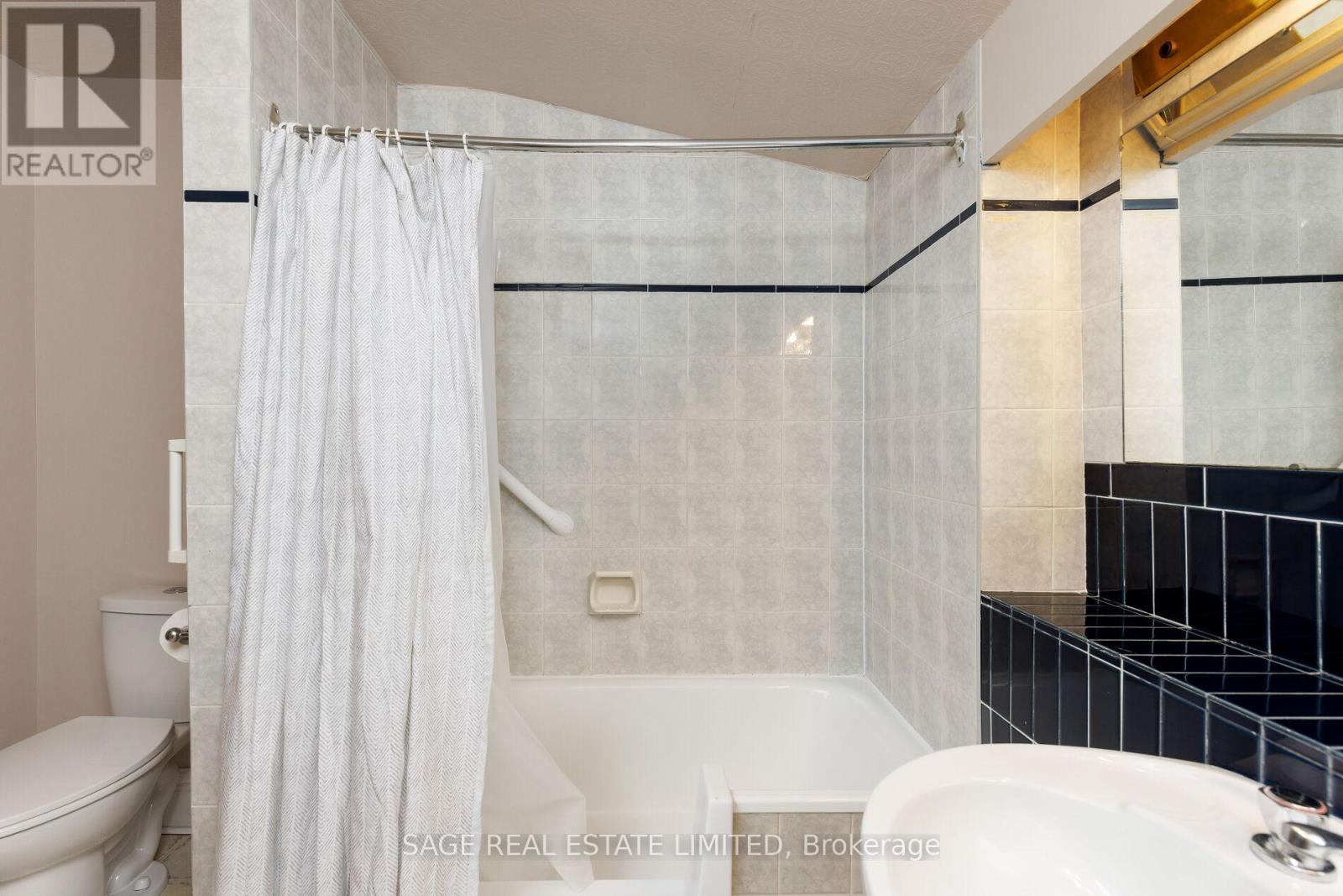 201 Sutherland Drive, Toronto (Leaside), Ontario  M4G 1J1 - Photo 22 - C12217525