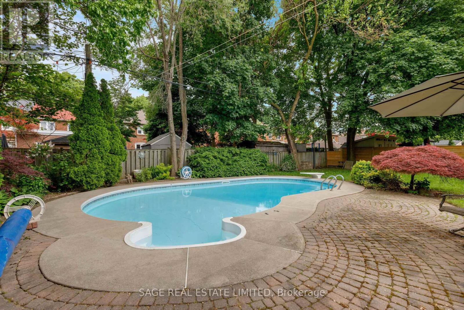 201 Sutherland Drive, Toronto (Leaside), Ontario  M4G 1J1 - Photo 35 - C12217525