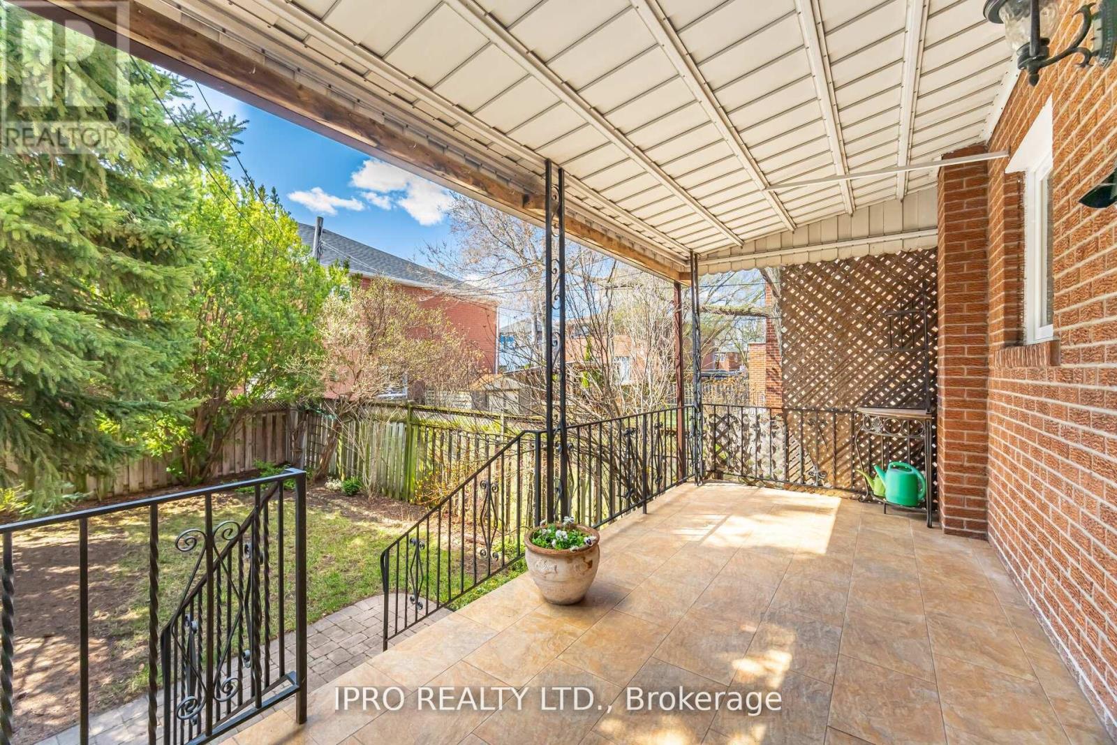 469 St Johns Road, Toronto, Ontario  M6S 2L4 - Photo 21 - W12159930