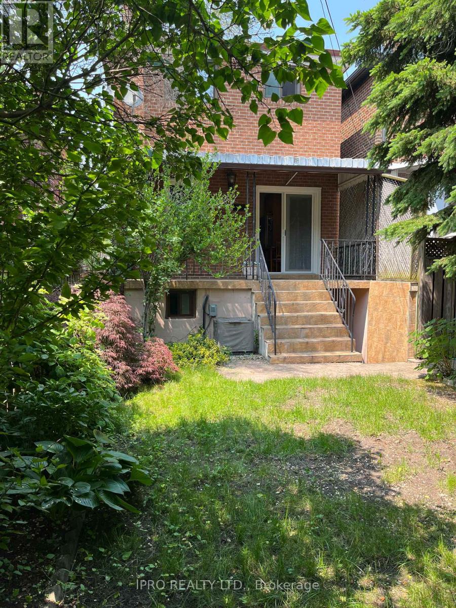 469 St Johns Road, Toronto, Ontario  M6S 2L4 - Photo 18 - W12159930