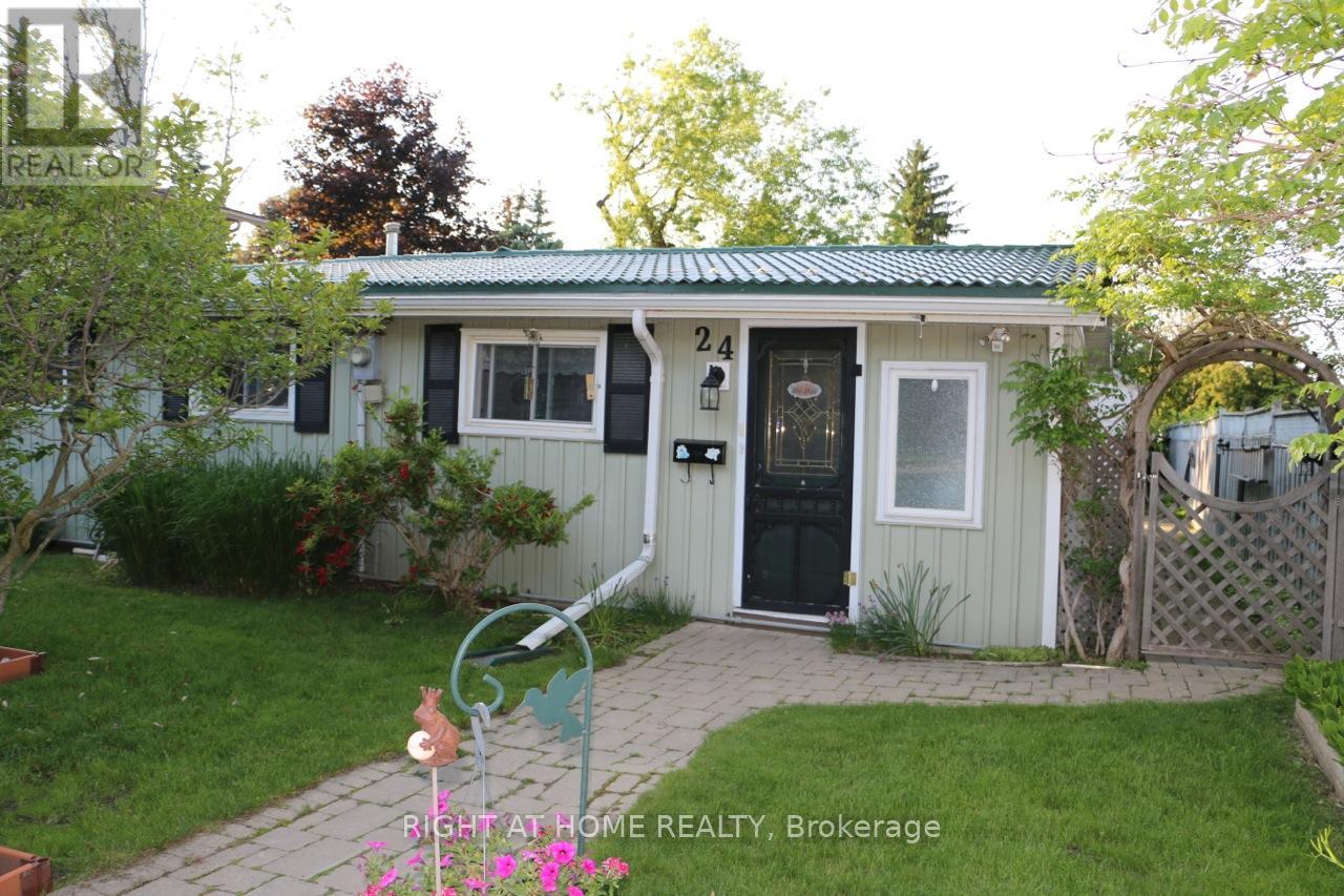 24 Brennan Avenue, Barrie, Ontario  L4N 3X3 - Photo 3 - S12115426