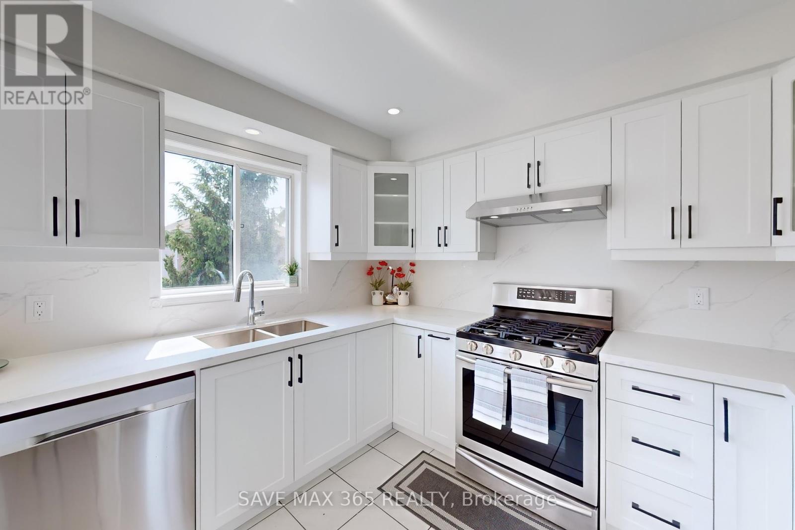 5550 Bollington Drive, Mississauga, Ontario  L5V 2H4 - Photo 11 - W12217372