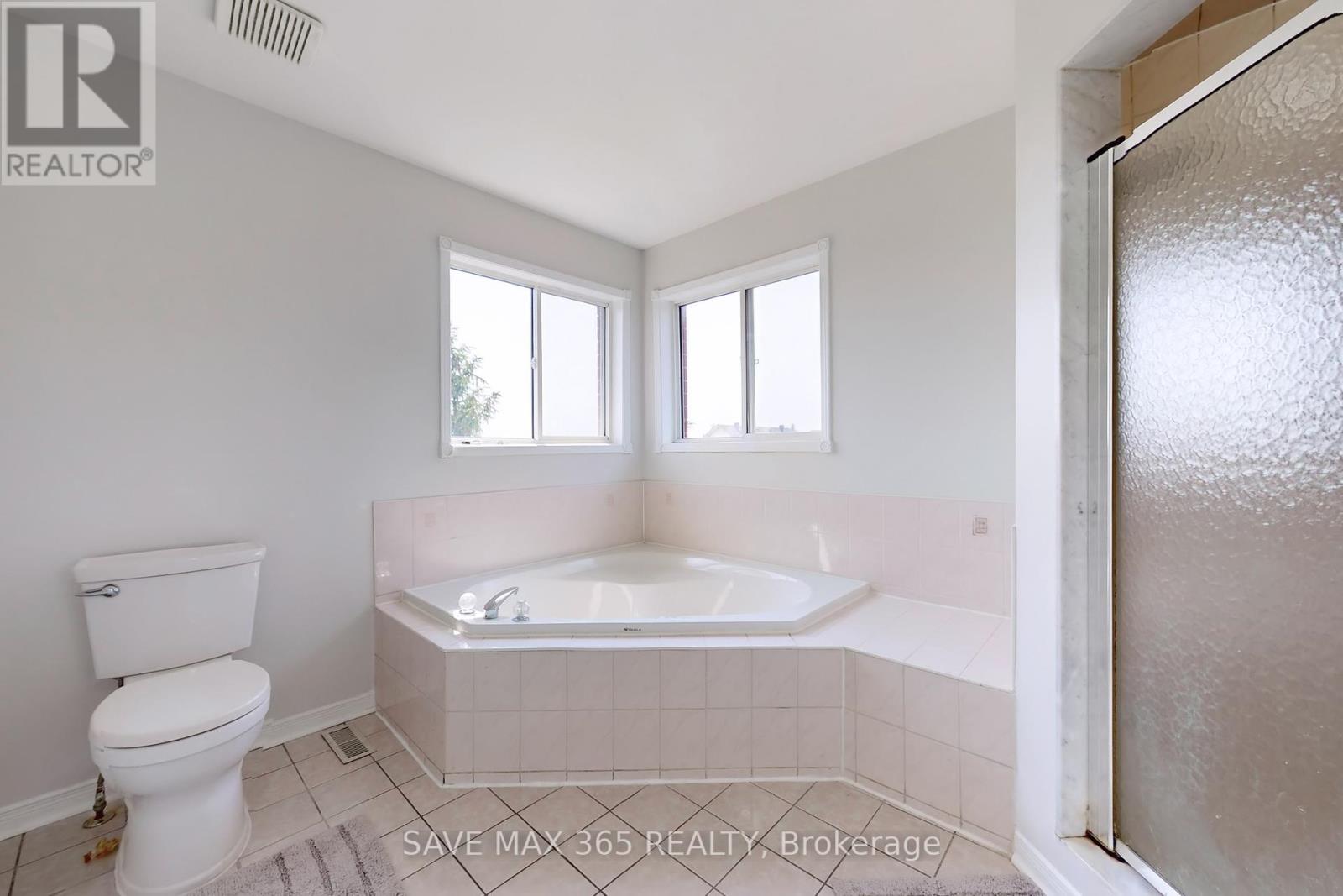 5550 Bollington Drive, Mississauga, Ontario  L5V 2H4 - Photo 24 - W12217372