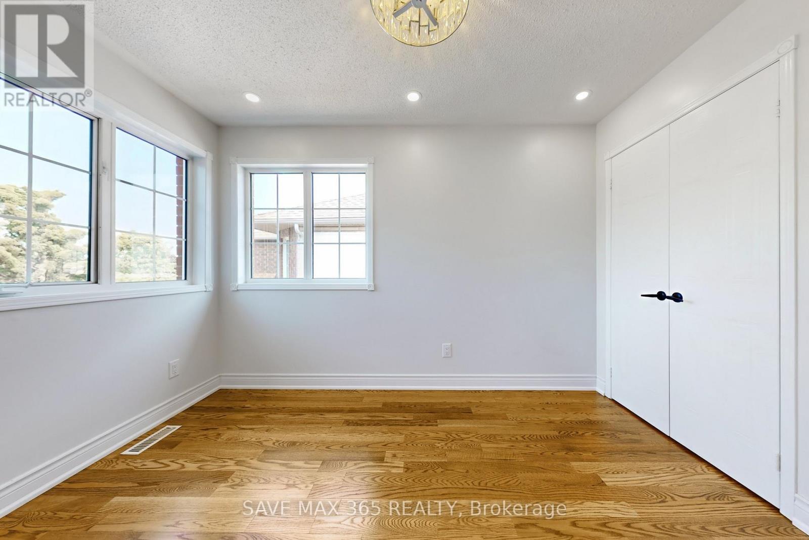 5550 Bollington Drive, Mississauga, Ontario  L5V 2H4 - Photo 28 - W12217372