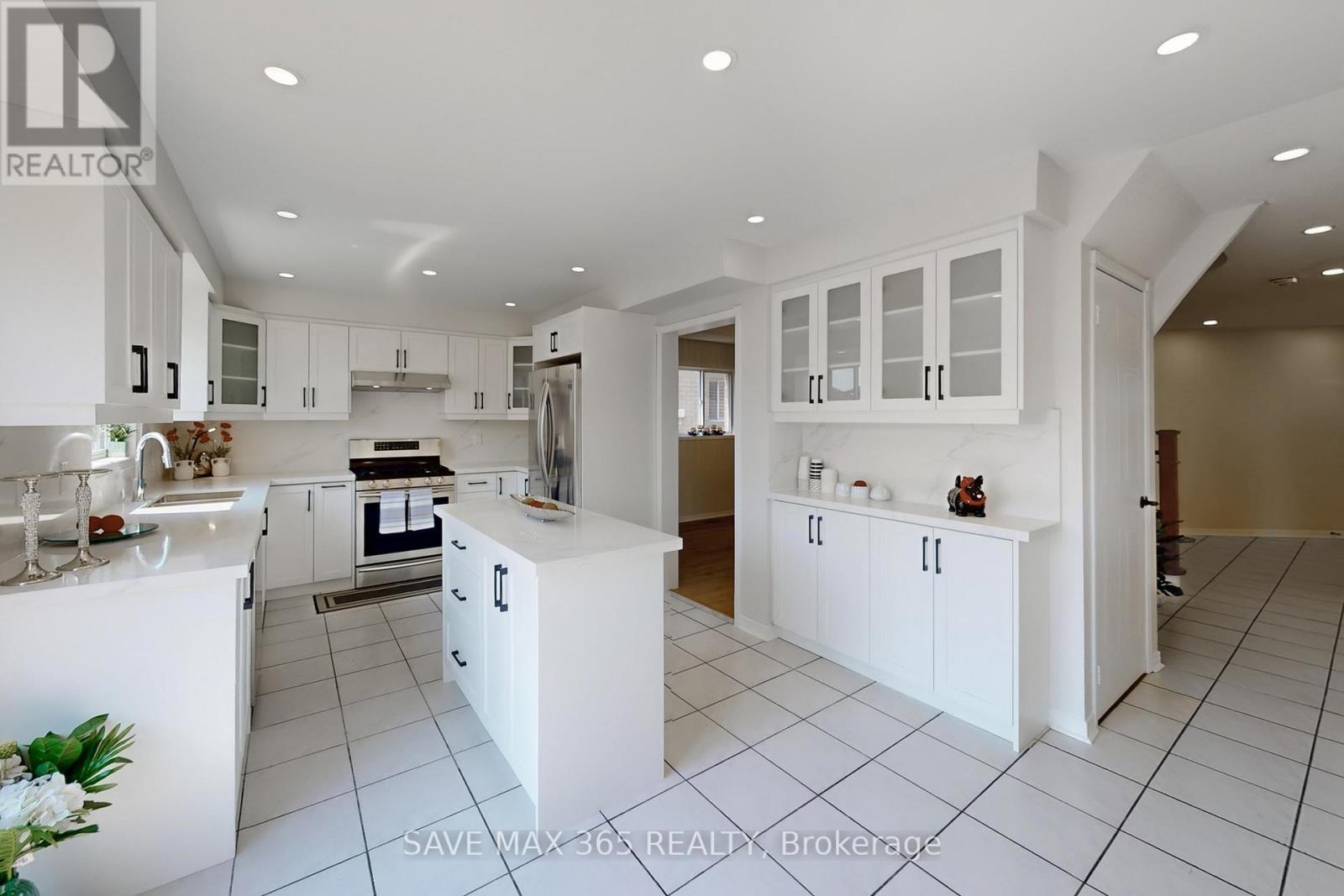 5550 Bollington Drive, Mississauga, Ontario  L5V 2H4 - Photo 9 - W12217372