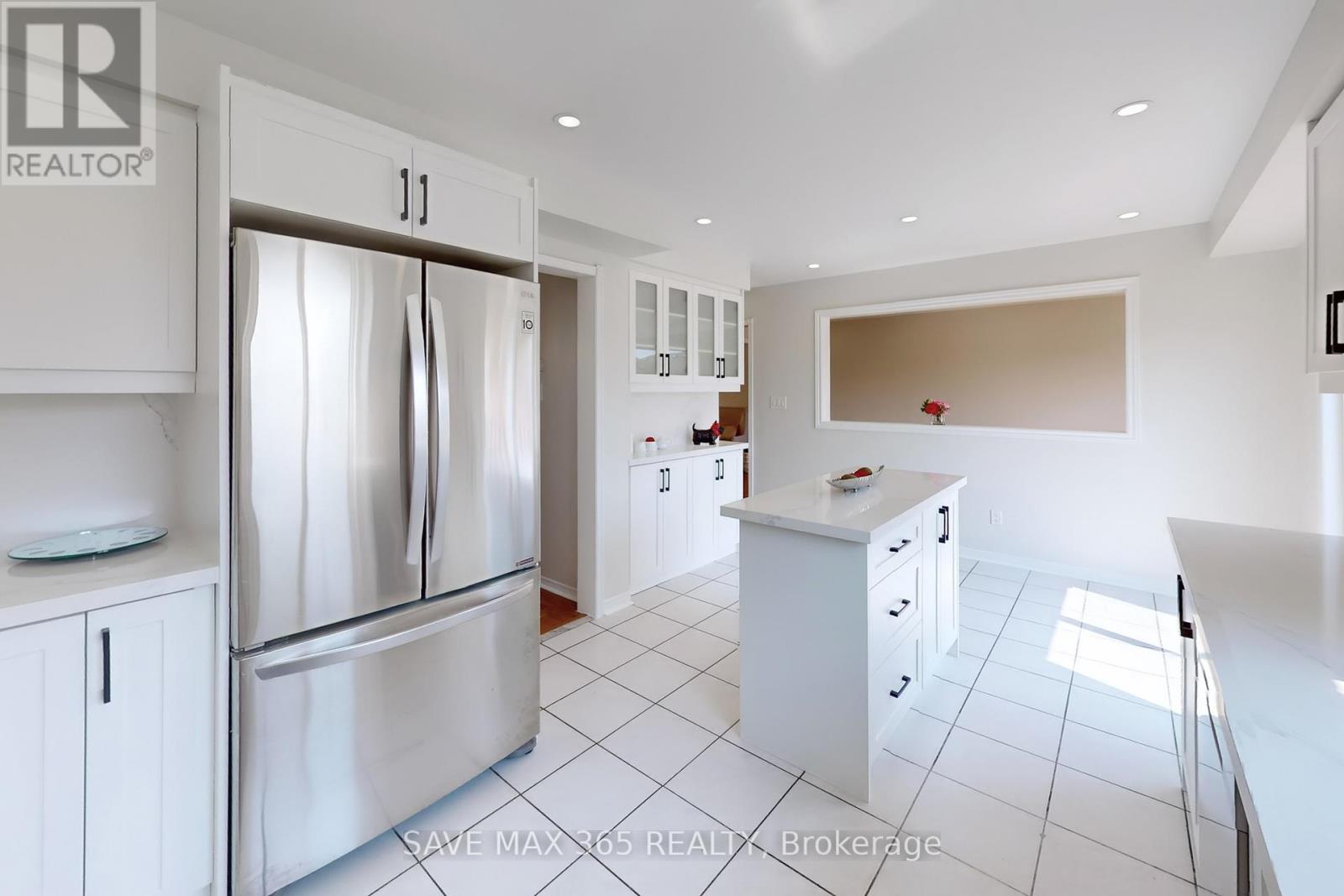5550 Bollington Drive, Mississauga, Ontario  L5V 2H4 - Photo 12 - W12217372