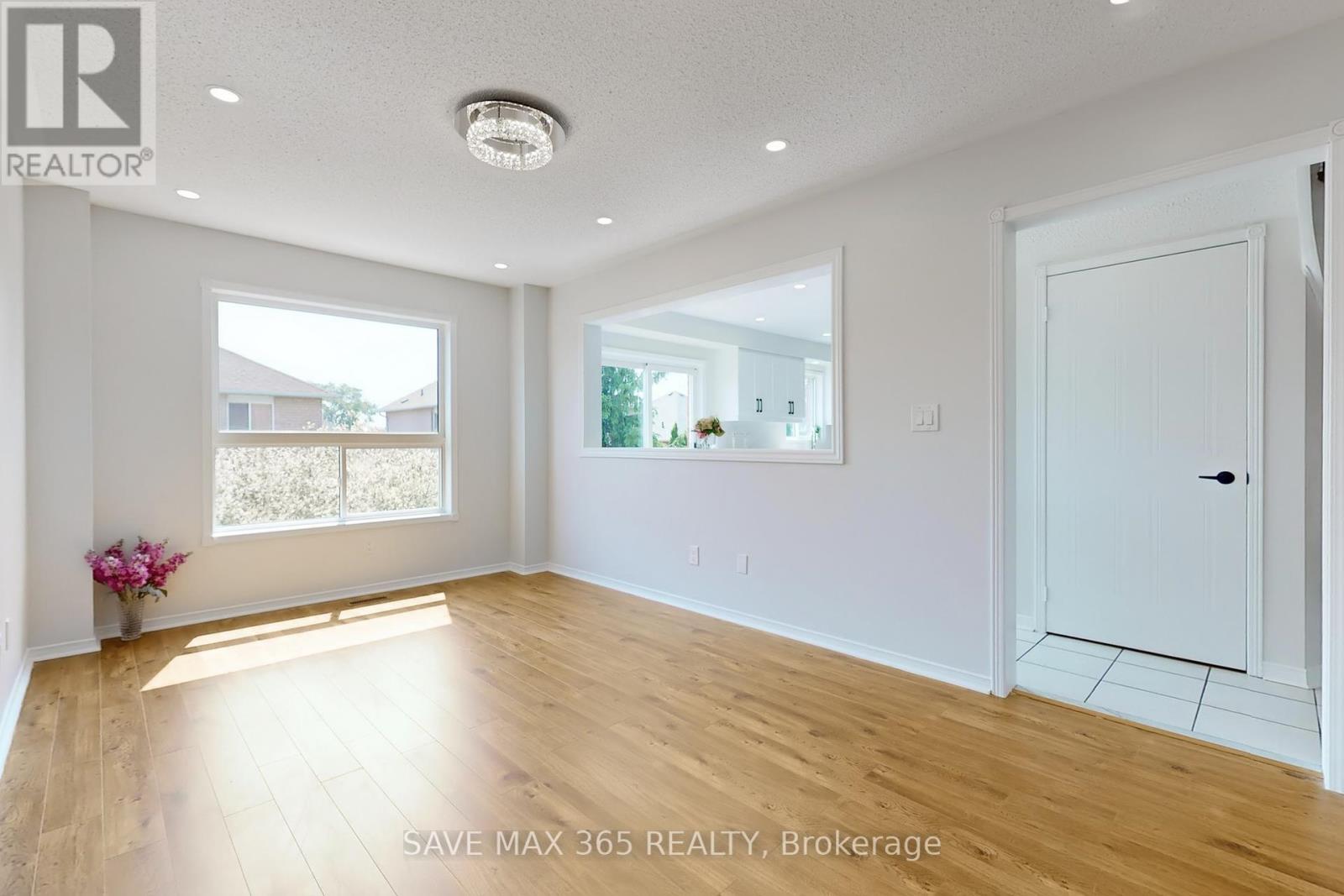 5550 Bollington Drive, Mississauga, Ontario  L5V 2H4 - Photo 7 - W12217372