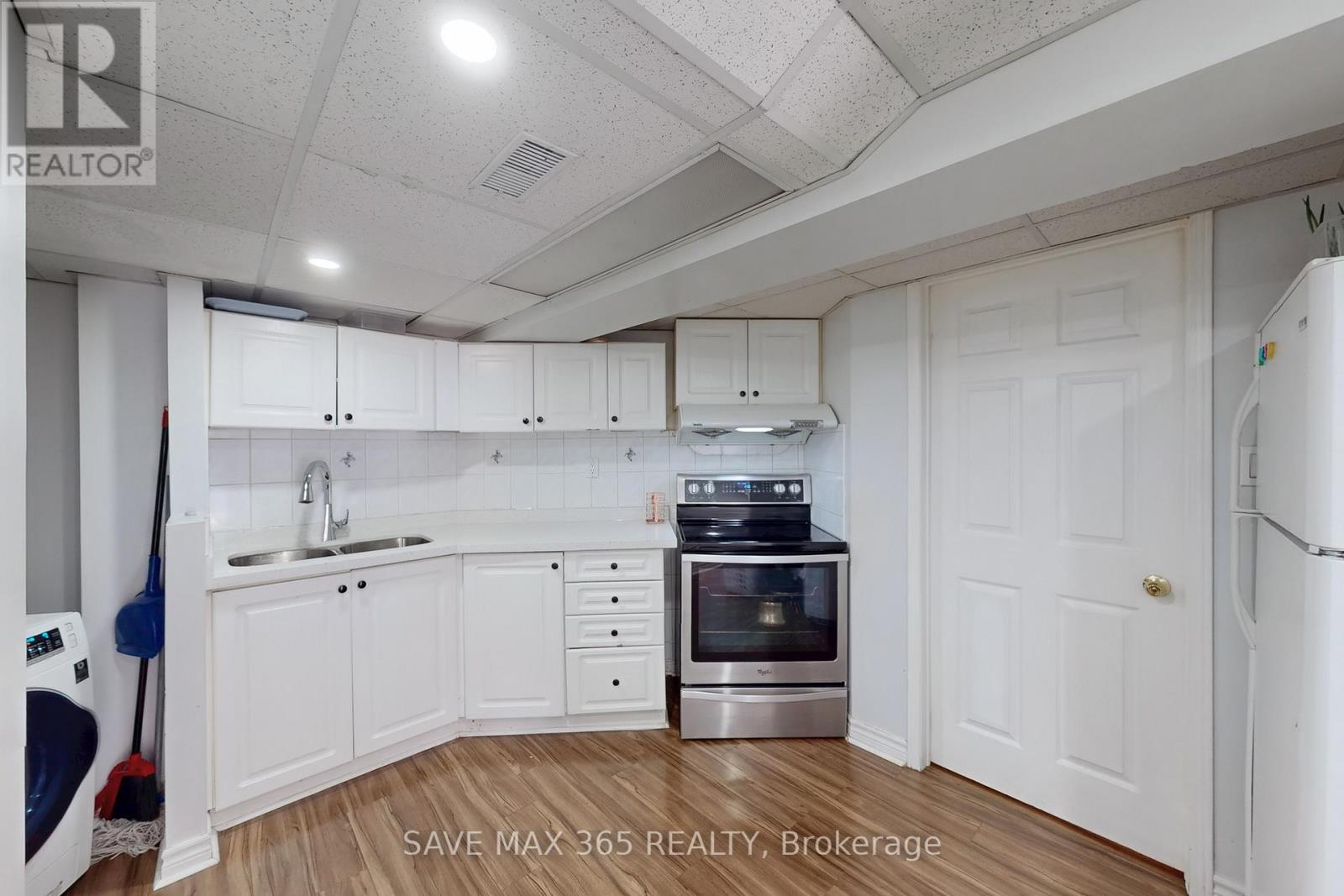 5550 Bollington Drive, Mississauga, Ontario  L5V 2H4 - Photo 32 - W12217372
