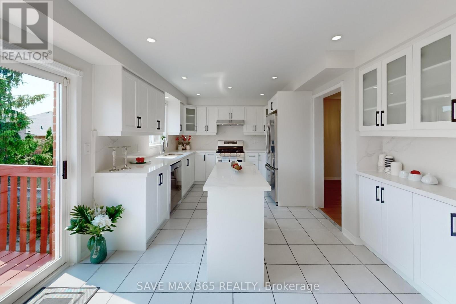 5550 Bollington Drive, Mississauga, Ontario  L5V 2H4 - Photo 10 - W12217372