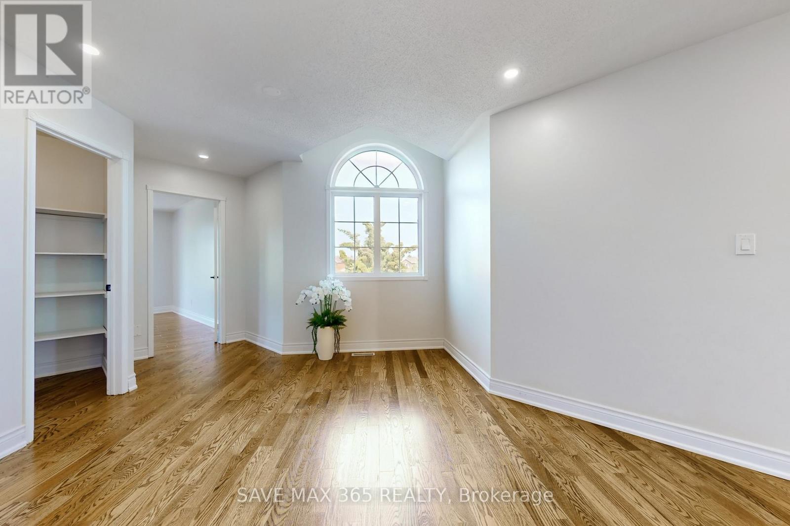 5550 Bollington Drive, Mississauga, Ontario  L5V 2H4 - Photo 18 - W12217372