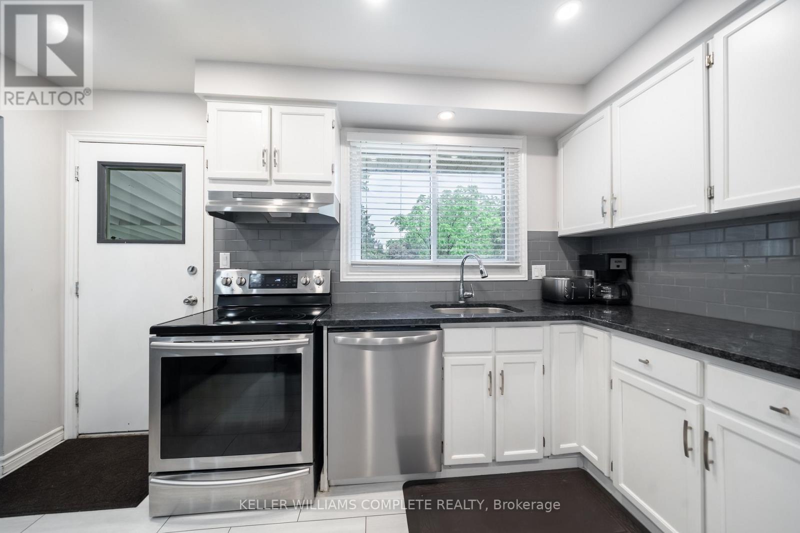 82 Bunker Hill Drive, Hamilton (Vincent), Ontario  L8K 5X4 - Photo 11 - X12217644