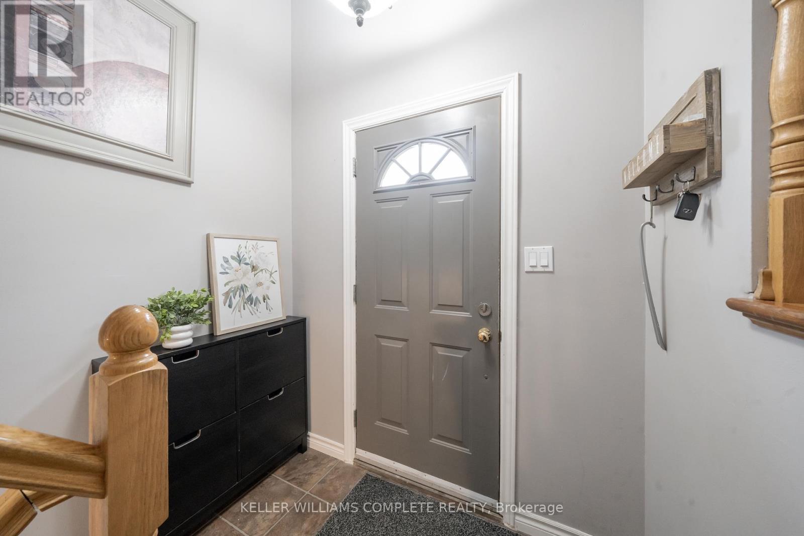 82 Bunker Hill Drive, Hamilton (Vincent), Ontario  L8K 5X4 - Photo 3 - X12217644