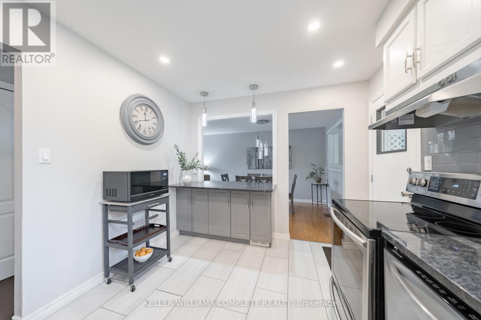 82 Bunker Hill Drive, Hamilton (Vincent), Ontario  L8K 5X4 - Photo 8 - X12217644