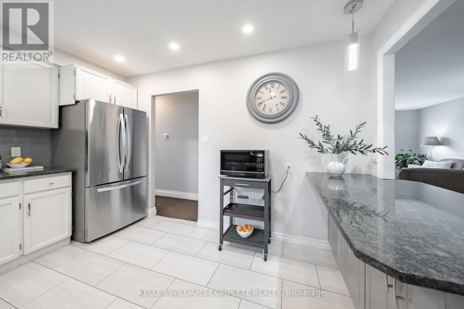82 Bunker Hill Drive, Hamilton (Vincent), Ontario  L8K 5X4 - Photo 9 - X12217644
