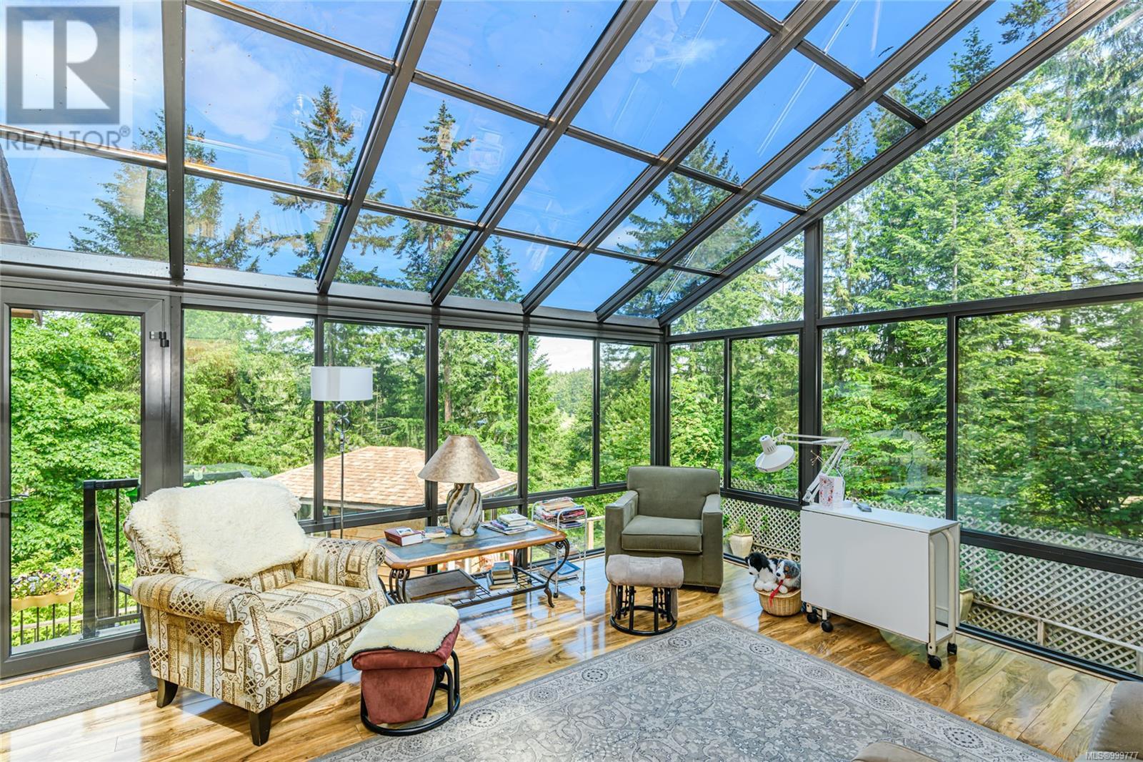 Property at 142 Woodland Dr image 4
