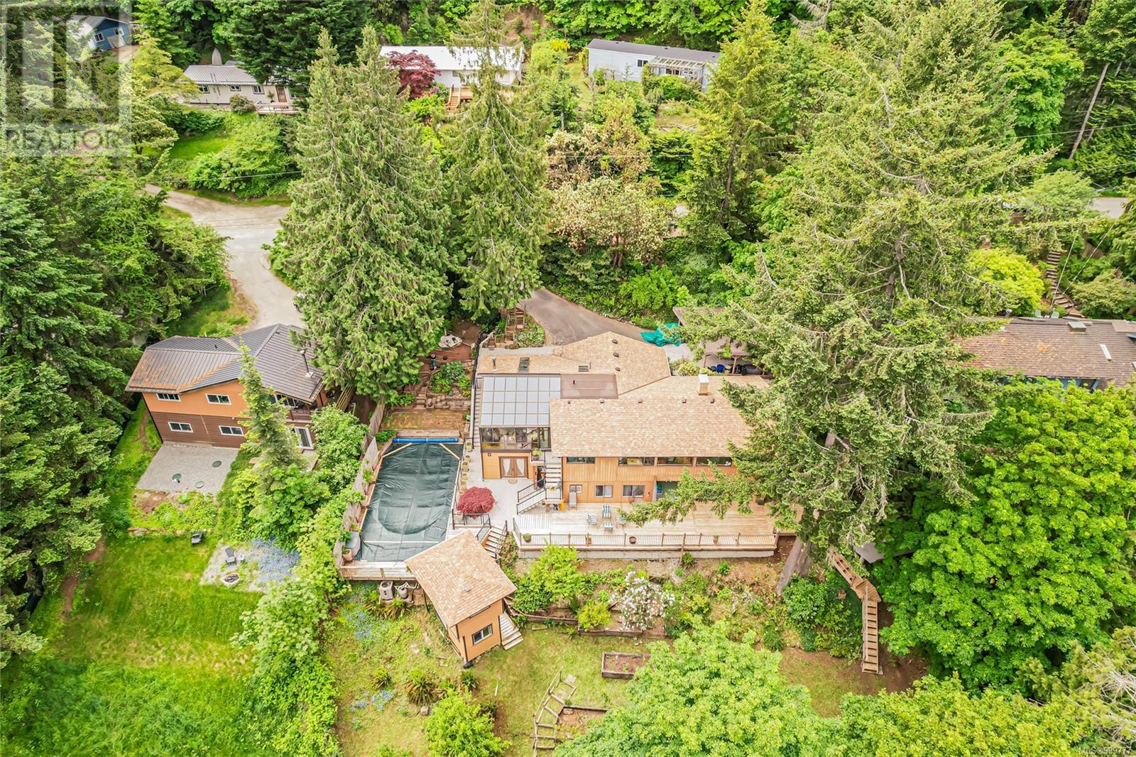 Property at 142 Woodland Dr image 3