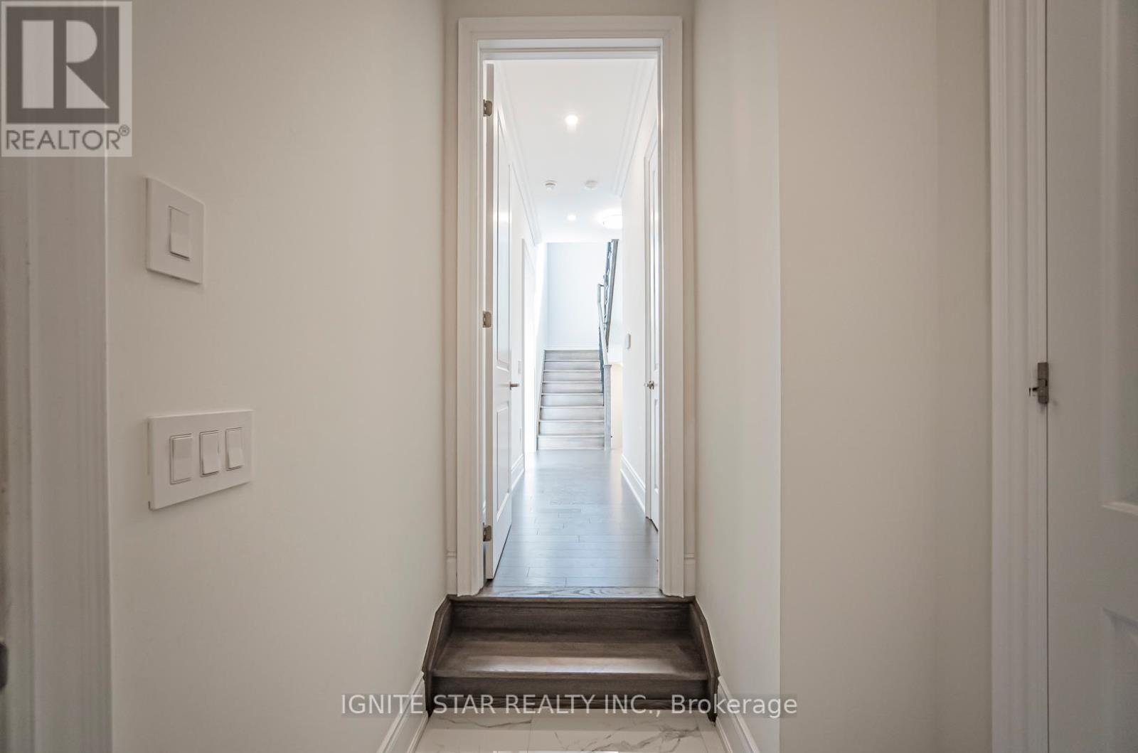 1256 Queens Plate Road, Oakville, Ontario  L6M 5M2 - Photo 11 - W12129858