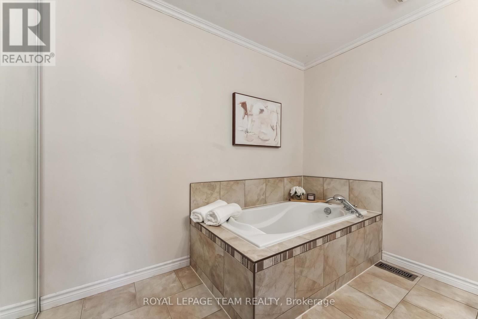 1322 Johnston Drive, Ottawa, Ontario  K4P 1A4 - Photo 15 - X12217652