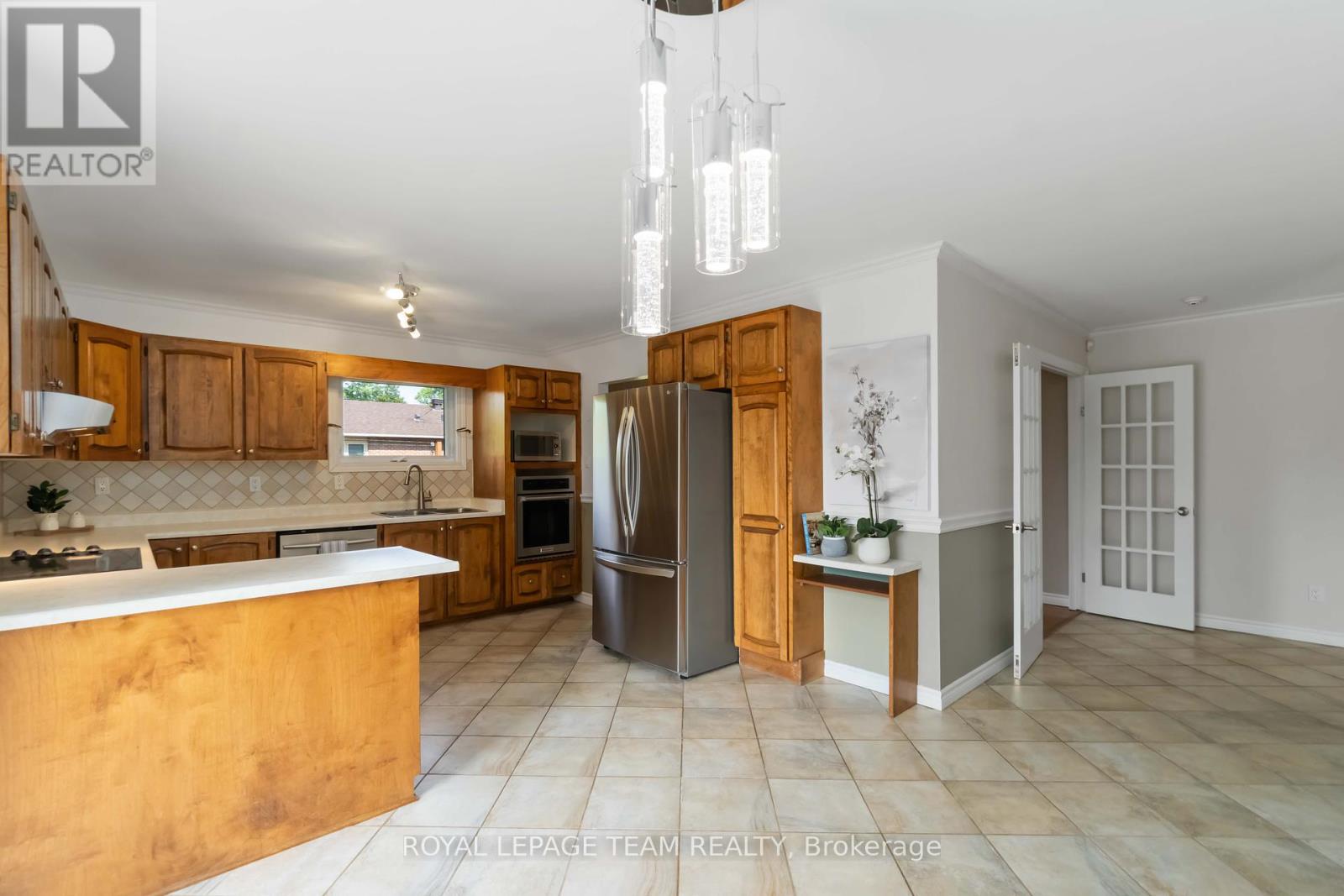 1322 Johnston Drive, Ottawa, Ontario  K4P 1A4 - Photo 6 - X12217652