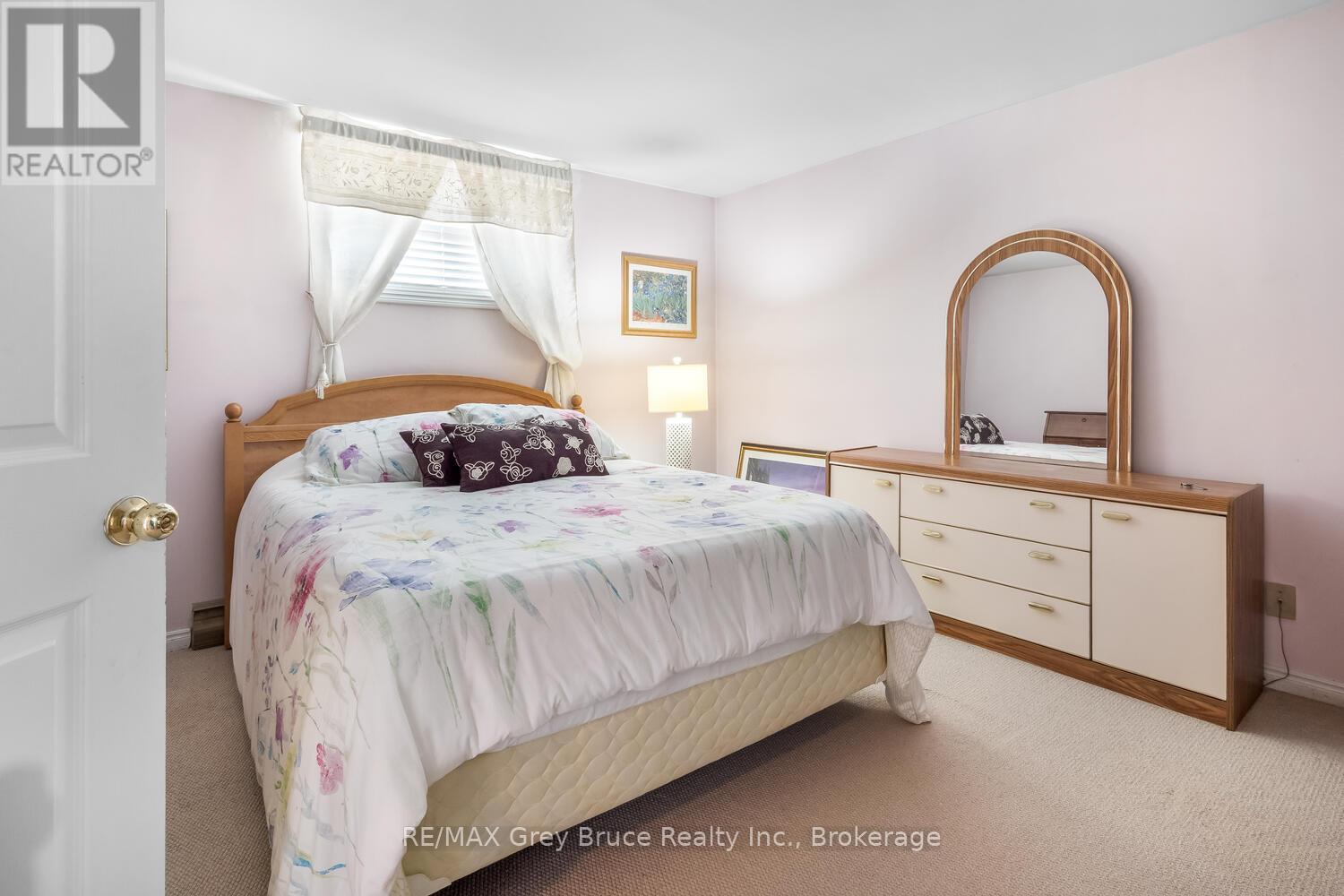 770 27th Street W, Owen Sound, Ontario  N4K 4J8 - Photo 25 - X12217680