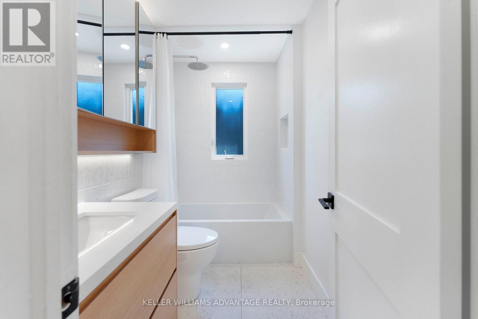 31 Hiltz Avenue, Toronto, Ontario  M4L 2N6 - Photo 10 - E12148162