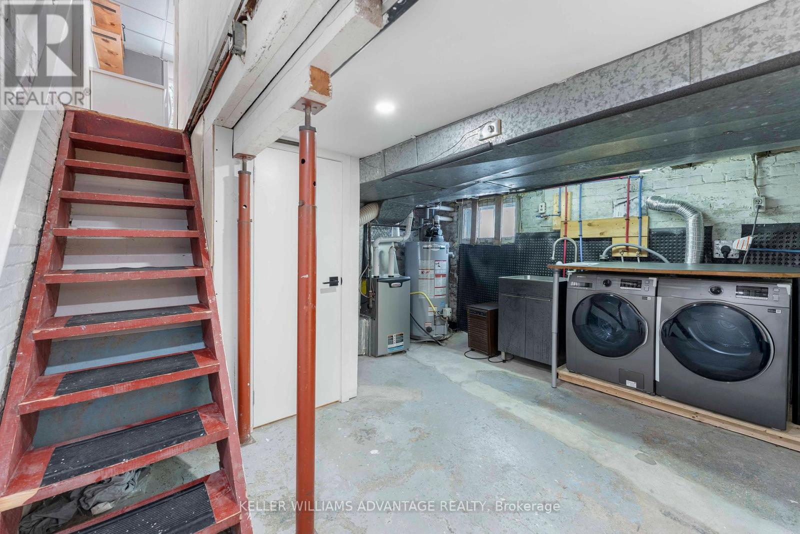 31 Hiltz Avenue, Toronto, Ontario  M4L 2N6 - Photo 18 - E12148162
