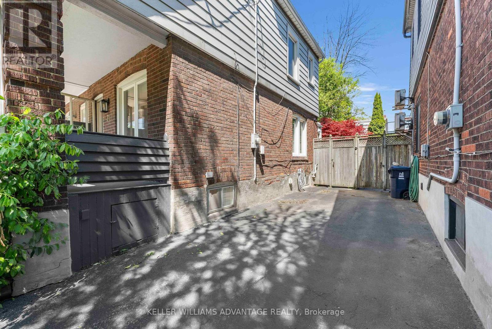 31 Hiltz Avenue, Toronto, Ontario  M4L 2N6 - Photo 22 - E12148162