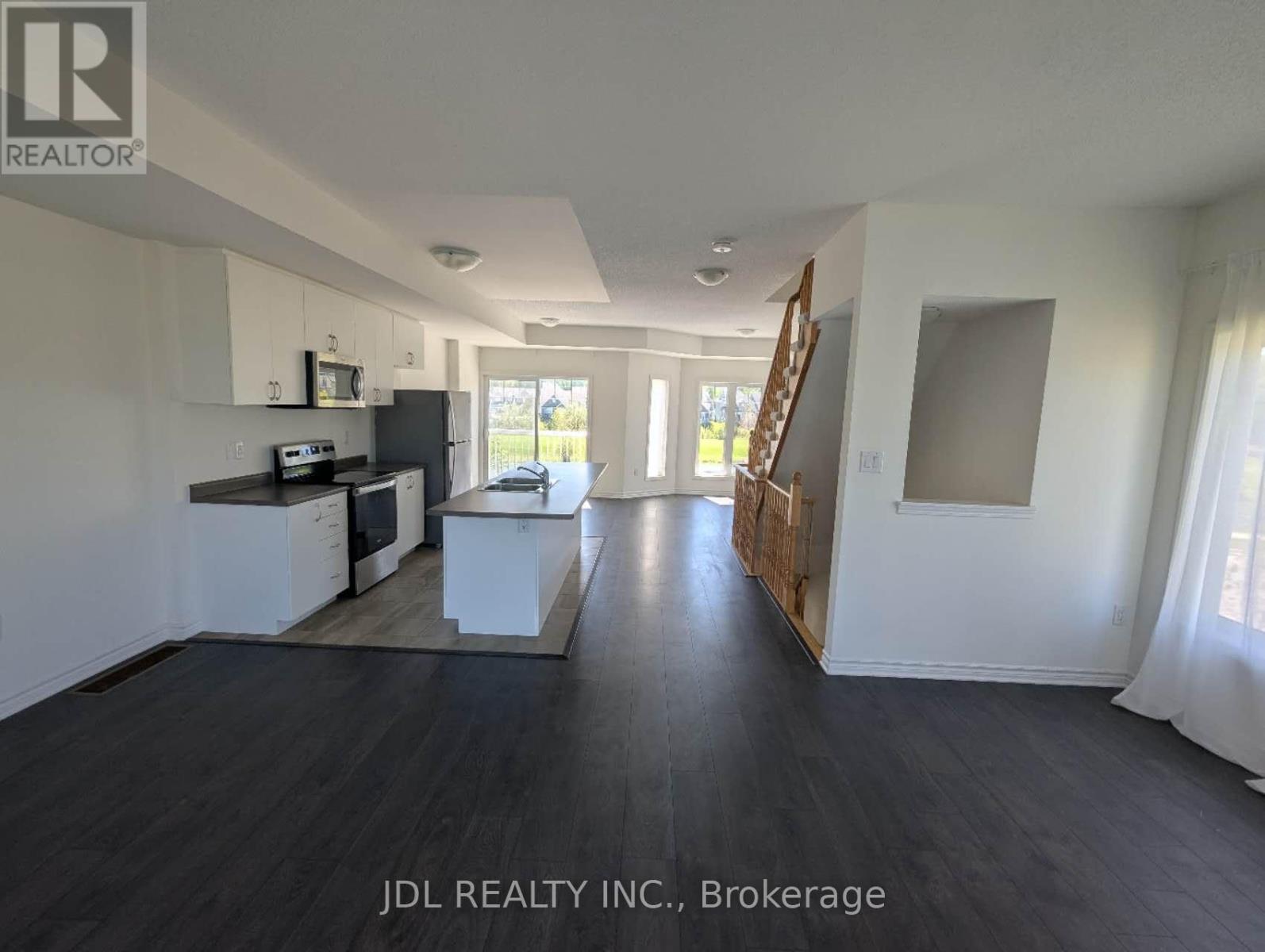40 Village Gate Drive, Wasaga Beach, Ontario  L9Z 0J7 - Photo 4 - S12217611