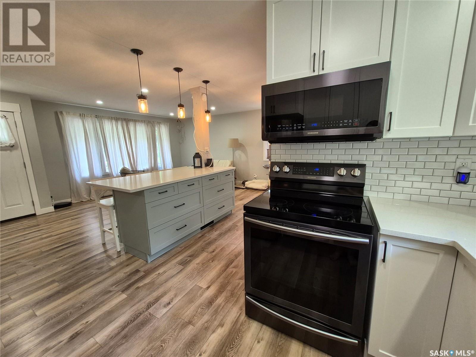 415 4th Street Ne, Weyburn, Saskatchewan  S4H 0Y8 - Photo 11 - SK009361