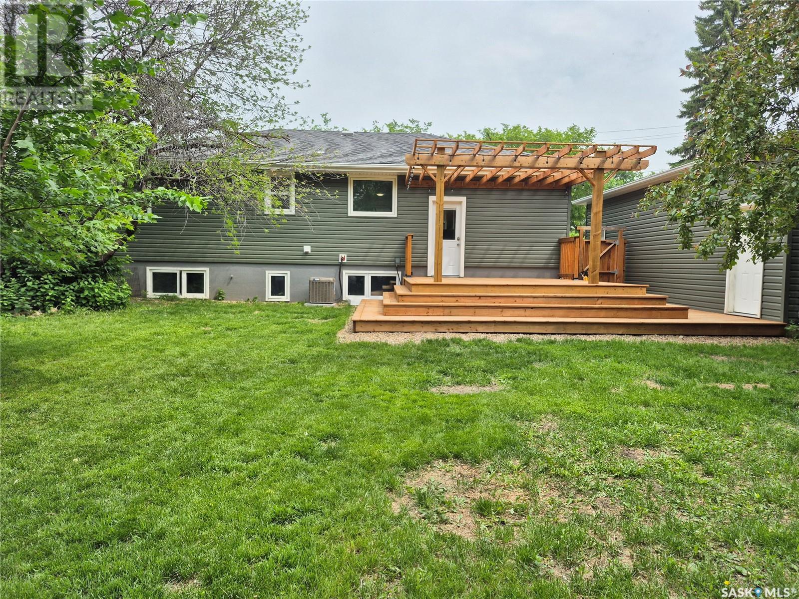 415 4th Street Ne, Weyburn, Saskatchewan  S4H 0Y8 - Photo 33 - SK009361