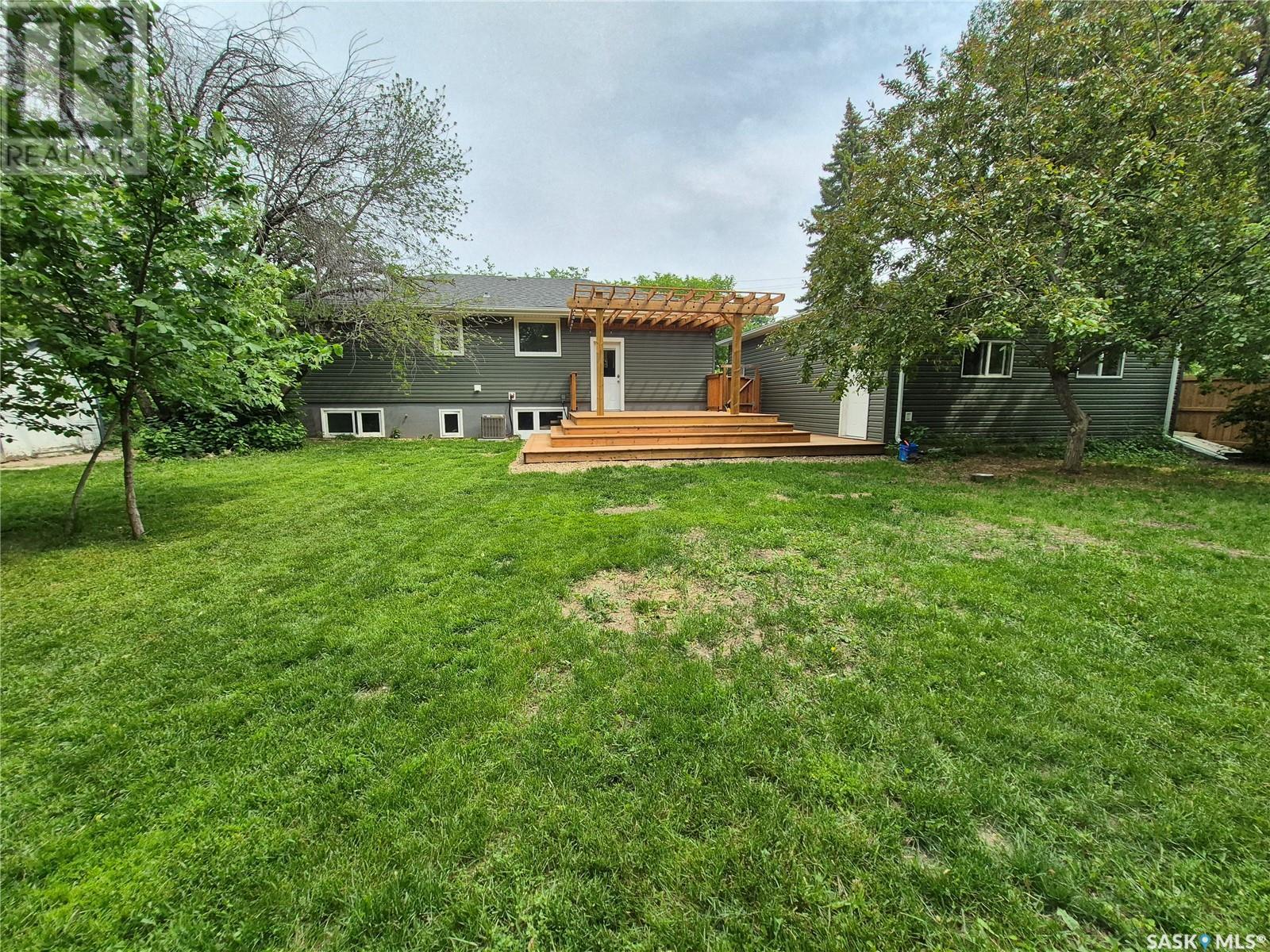 415 4th Street Ne, Weyburn, Saskatchewan  S4H 0Y8 - Photo 34 - SK009361