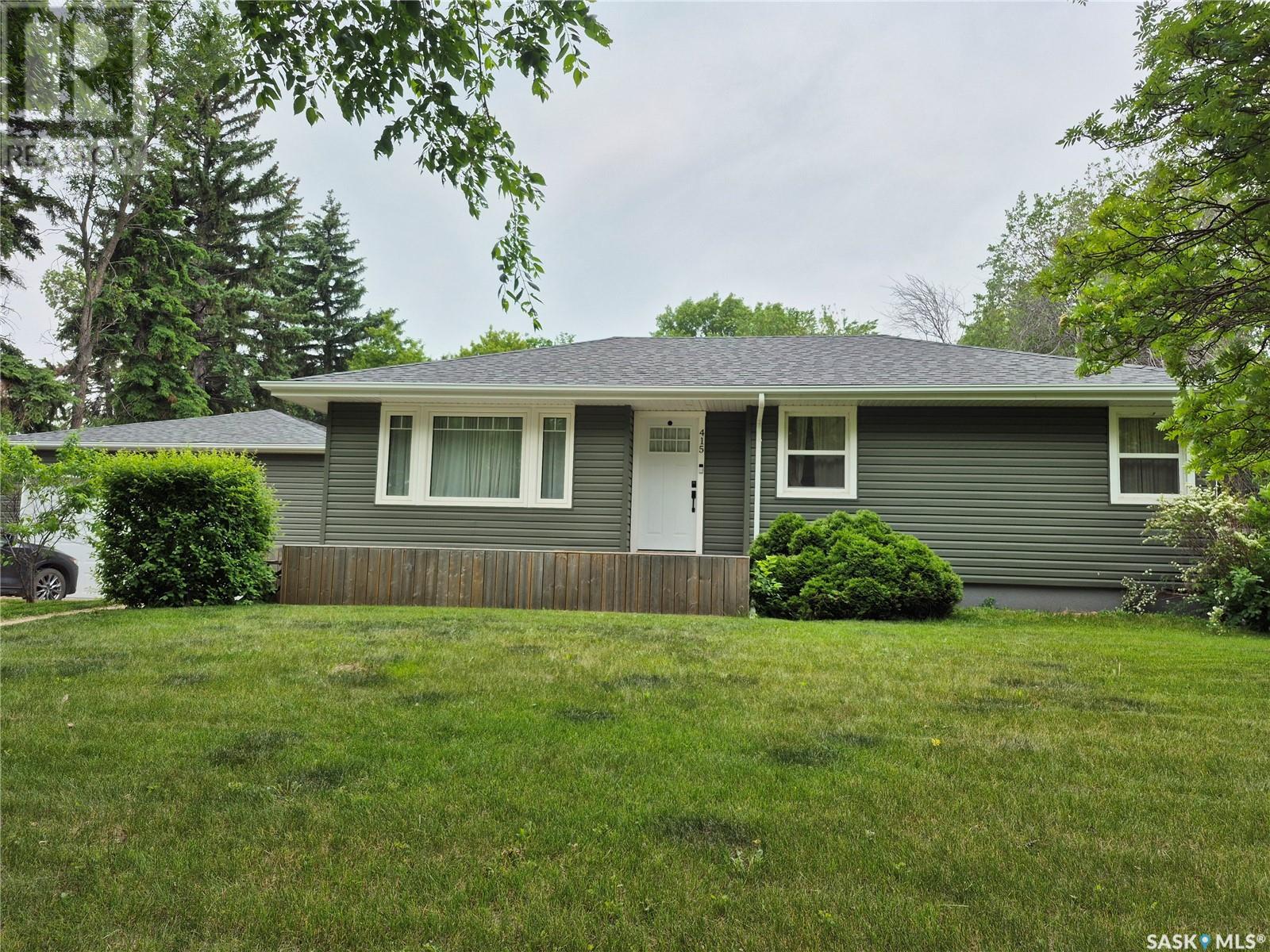 415 4th Street Ne, Weyburn, Saskatchewan  S4H 0Y8 - Photo 40 - SK009361