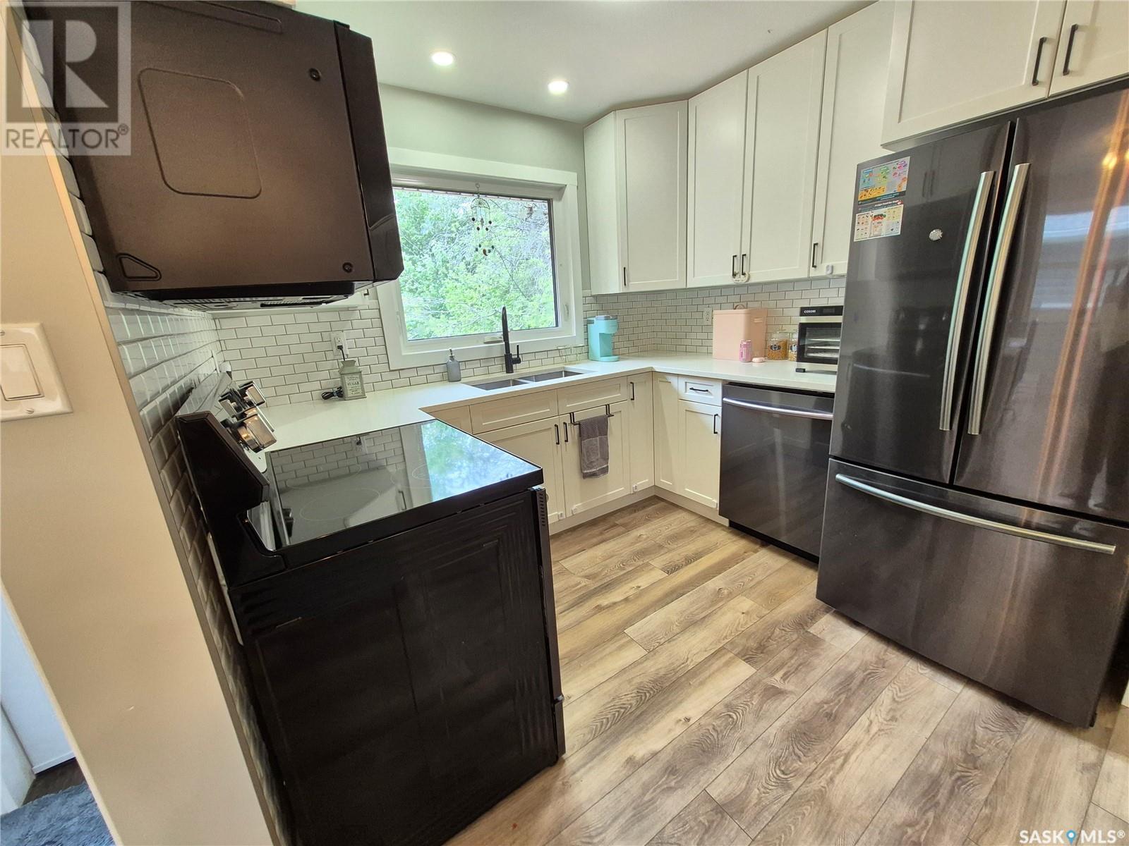 415 4th Street Ne, Weyburn, Saskatchewan  S4H 0Y8 - Photo 9 - SK009361