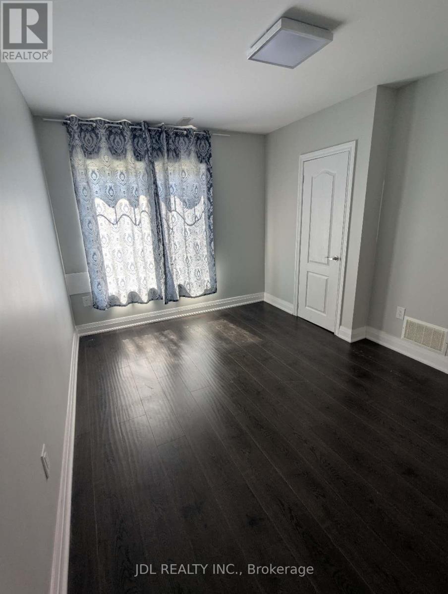 40 Village Gate Drive, Wasaga Beach, Ontario  L9Z 0J7 - Photo 13 - S12214865