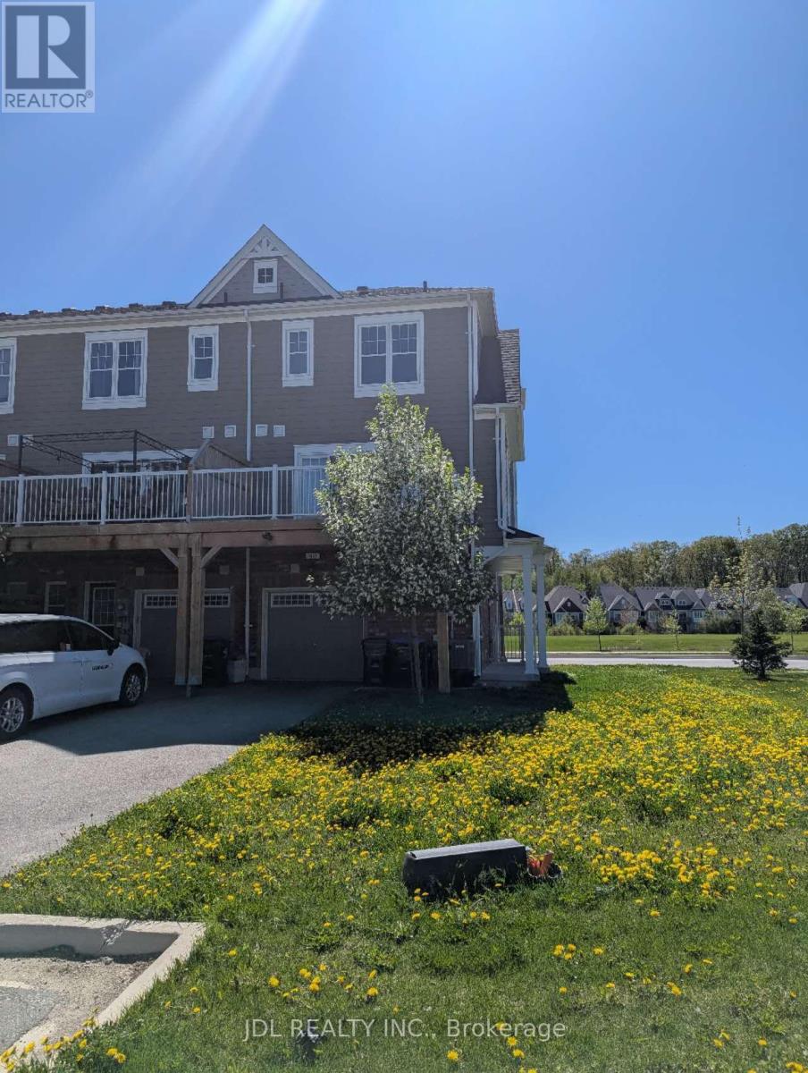 40 Village Gate Drive, Wasaga Beach, Ontario  L9Z 0J7 - Photo 4 - S12214865