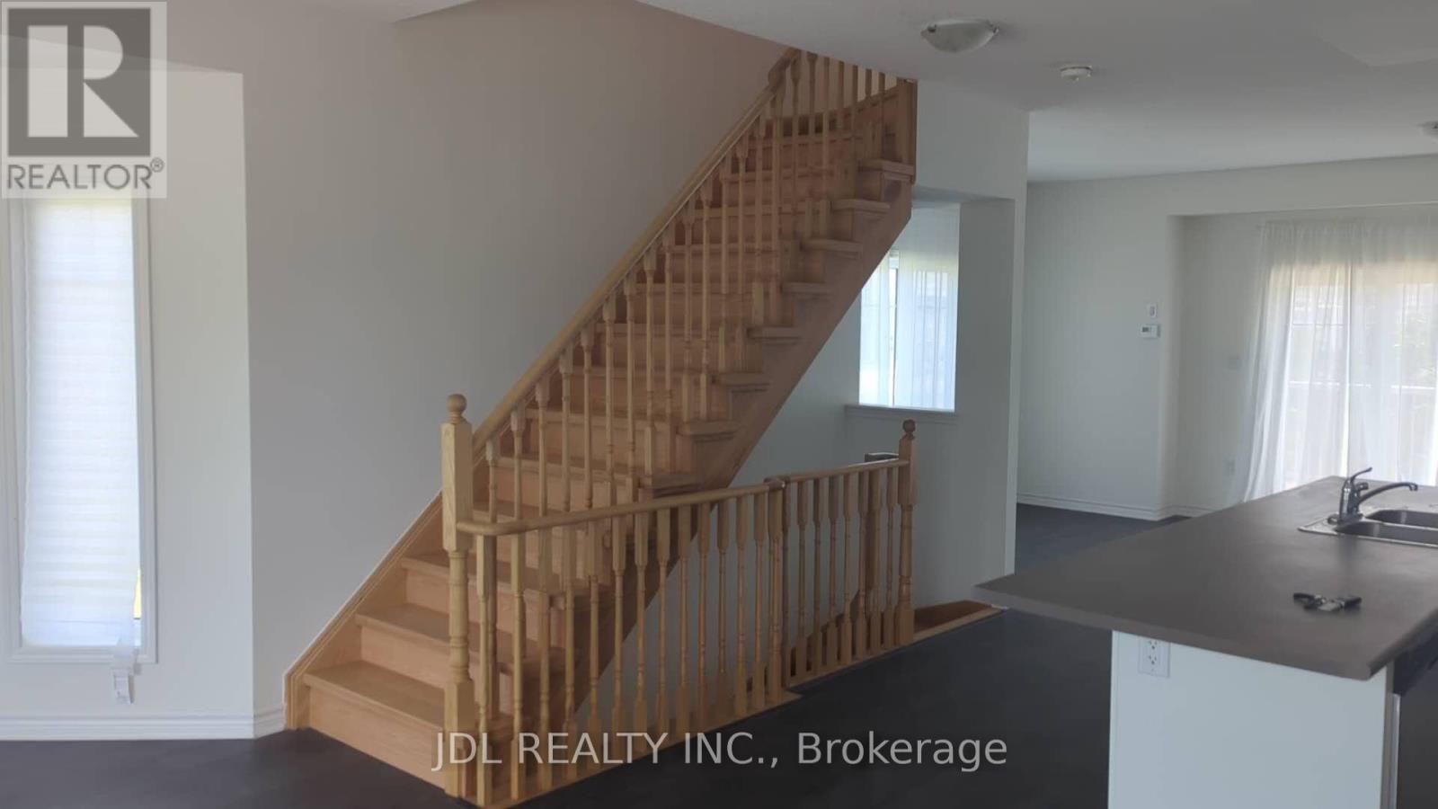 40 Village Gate Drive, Wasaga Beach, Ontario  L9Z 0J7 - Photo 6 - S12214865