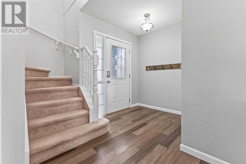 30 Spring Mews Sw, Calgary, Alberta  T3H 3V2 - Photo 4 - A2230318