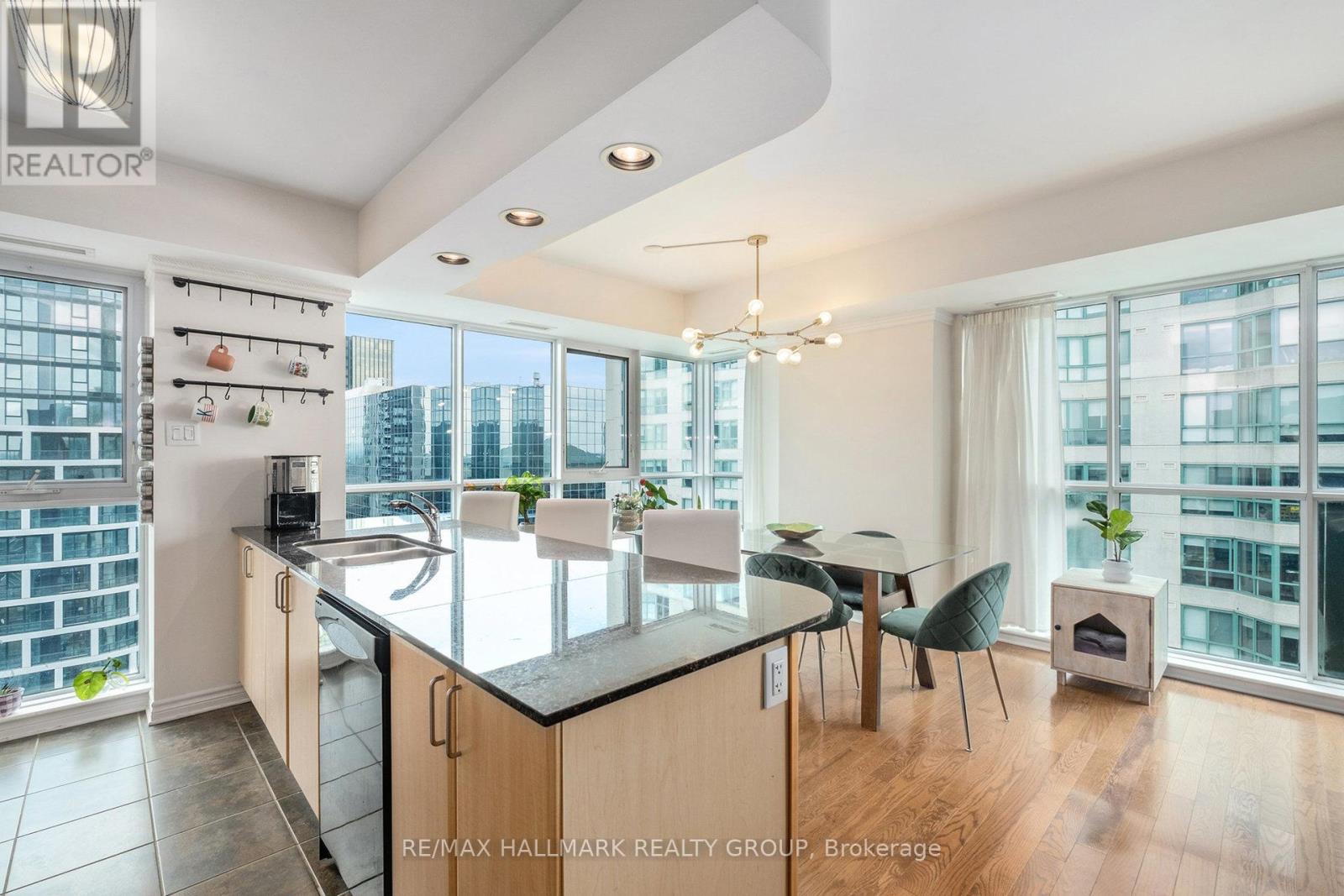 Ph4 - 445 Laurier Avenue W, Ottawa, Ontario  K1R 0A2 - Photo 19 - X12217724