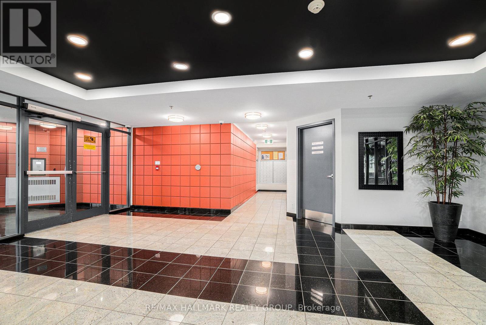 Ph4 - 445 Laurier Avenue W, Ottawa, Ontario  K1R 0A2 - Photo 2 - X12217724
