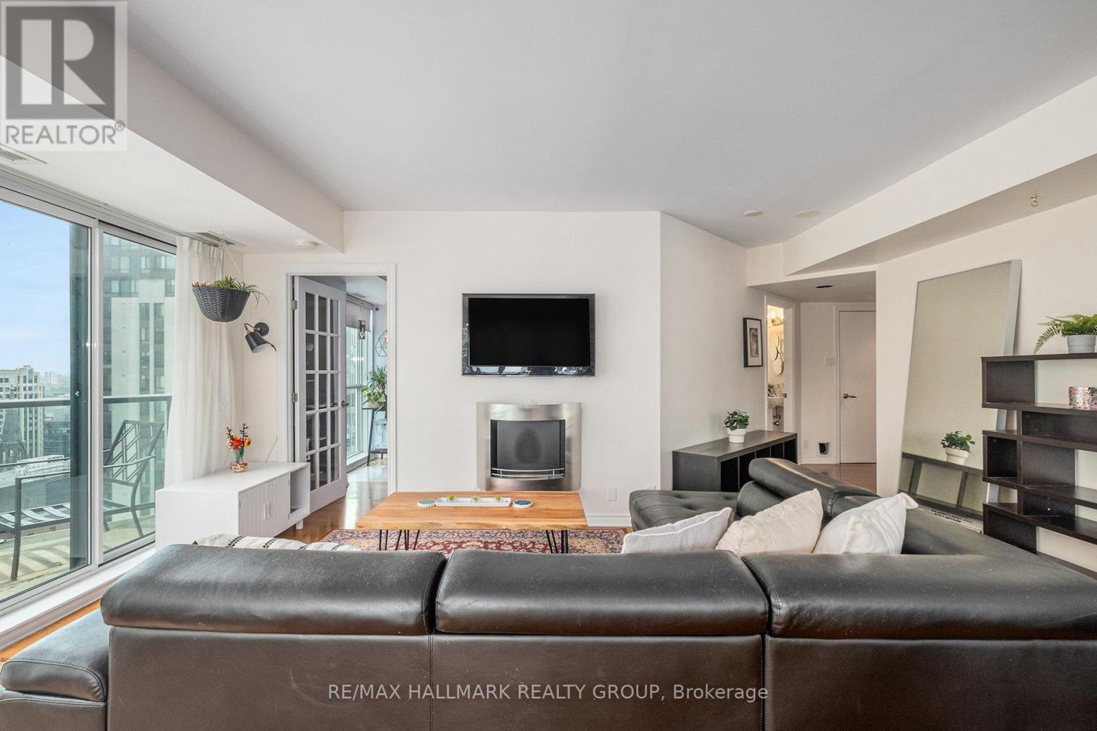 Ph4 - 445 Laurier Avenue W, Ottawa, Ontario  K1R 0A2 - Photo 8 - X12217724