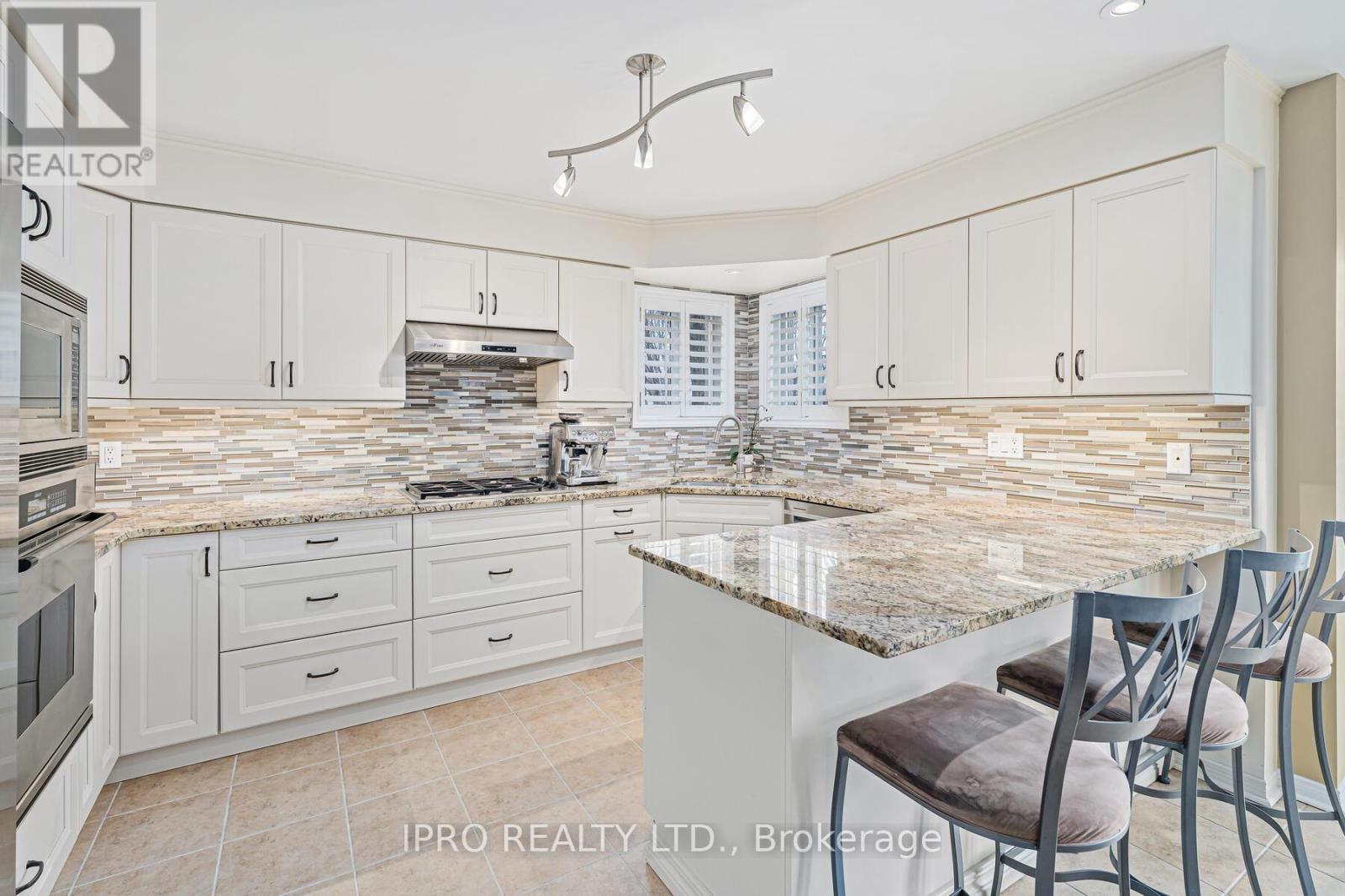 22 Bowman Street, Halton Hills, Ontario  L7G 6G6 - Photo 7 - W12134876